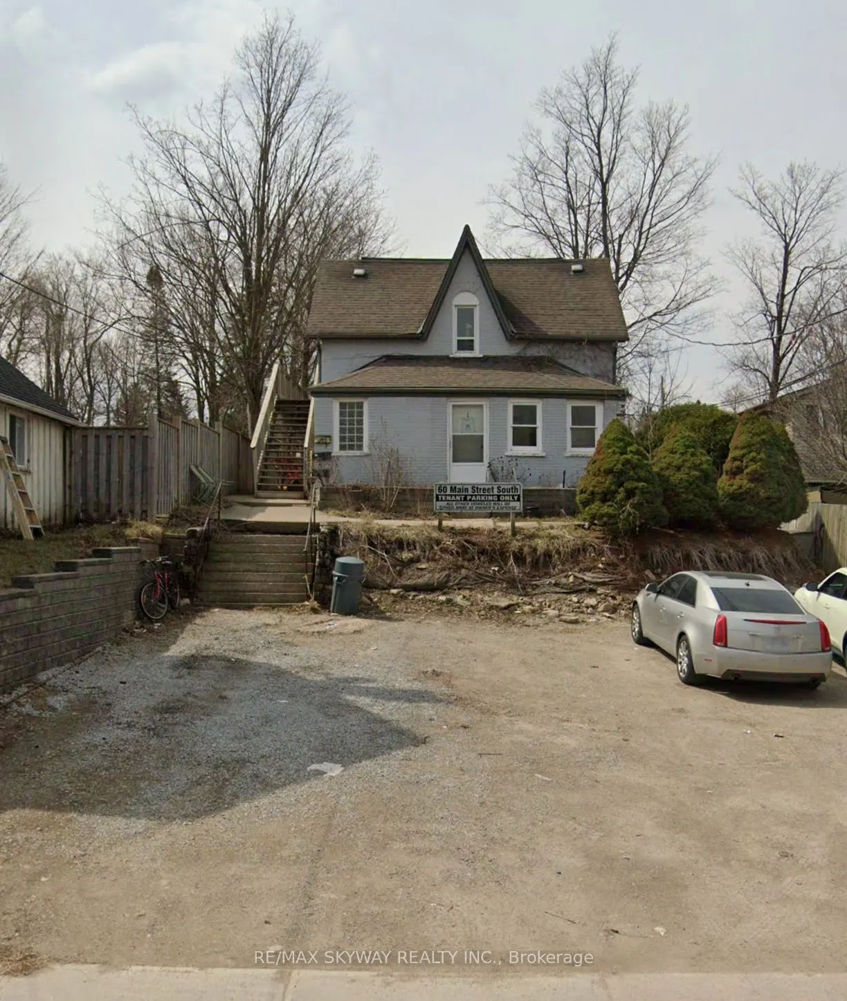 60 Main Street S