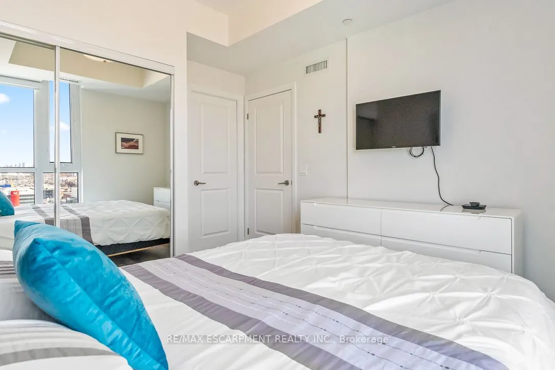 15 Zorra Street, #1608