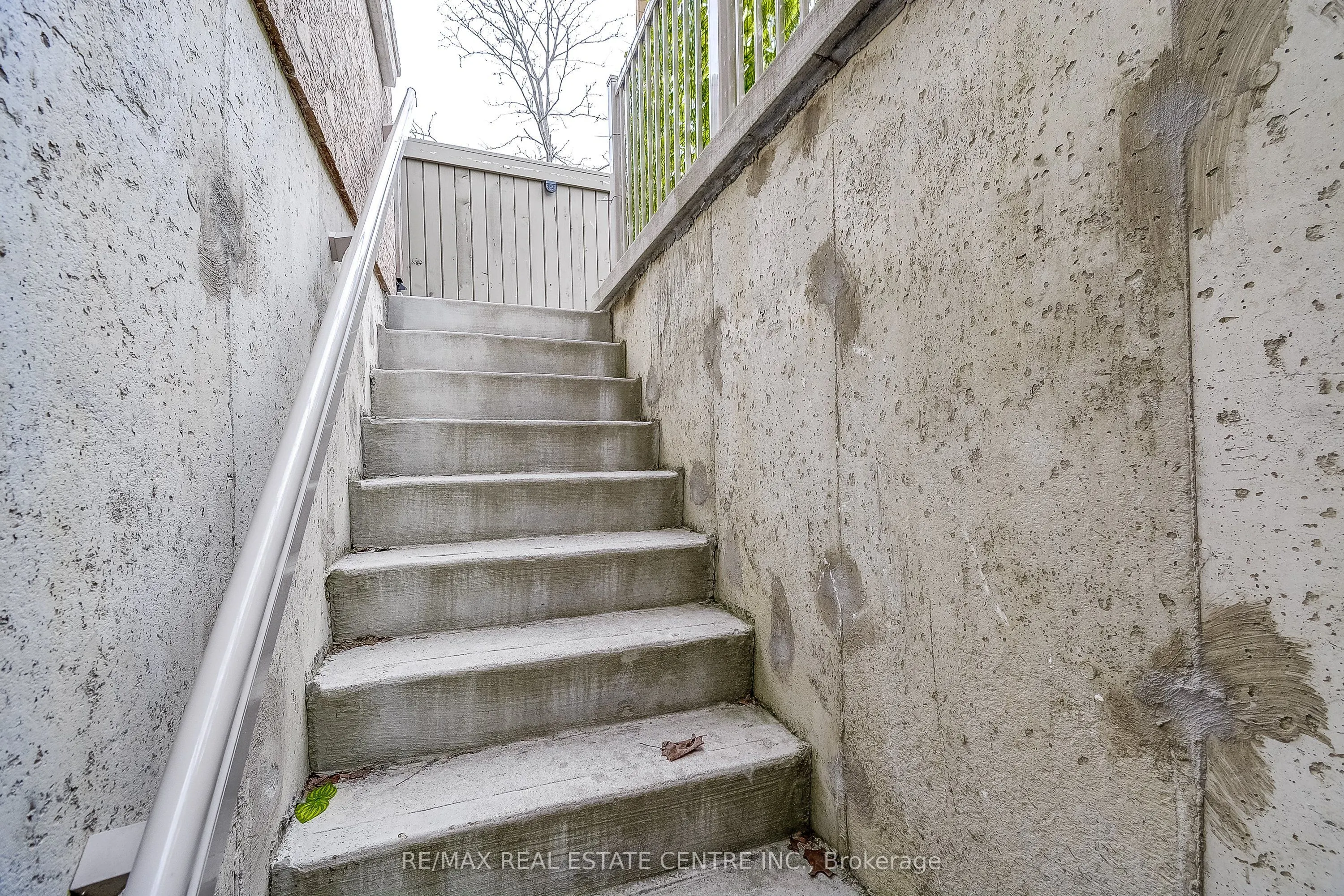 1578 Leger Way