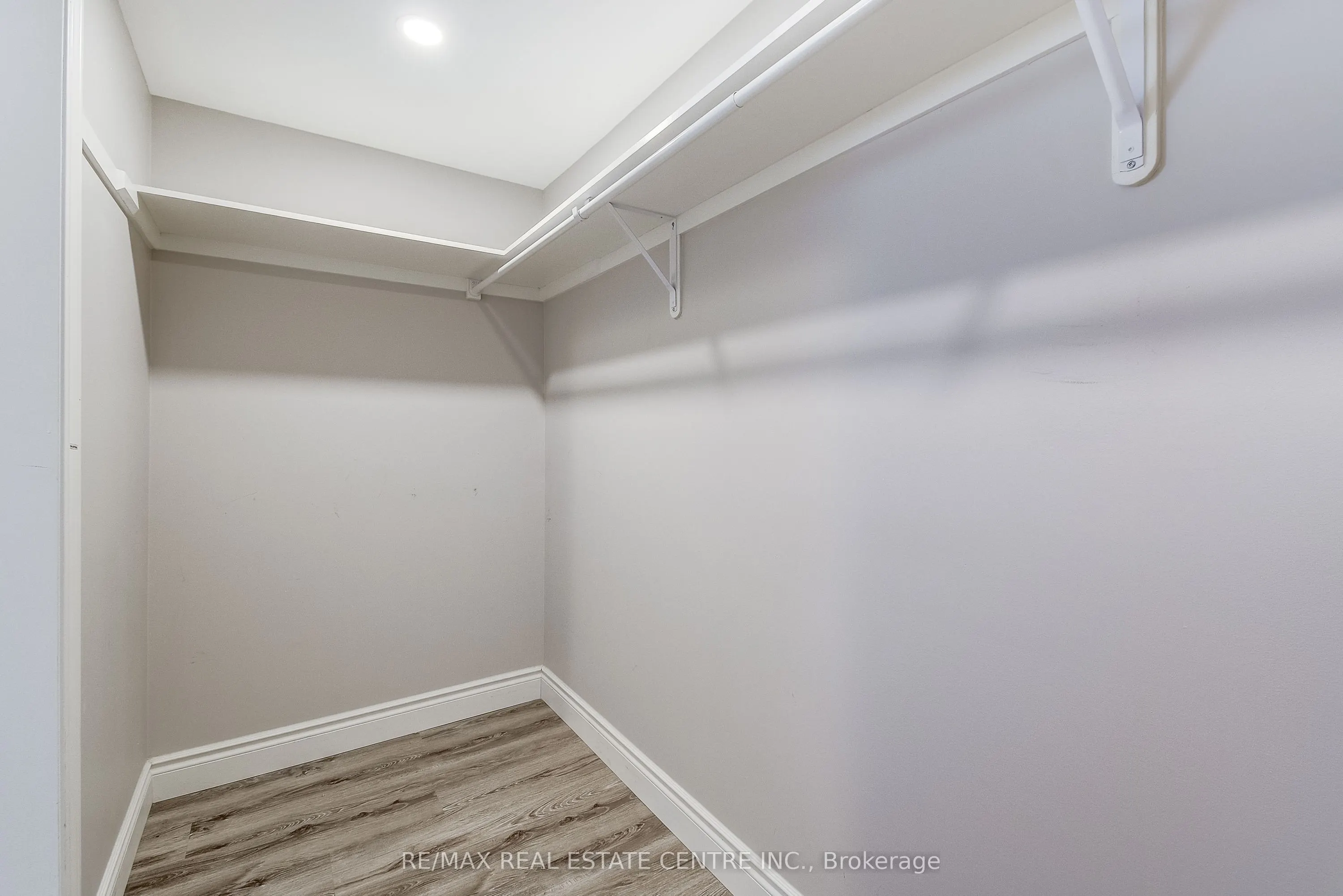 1578 Leger Way