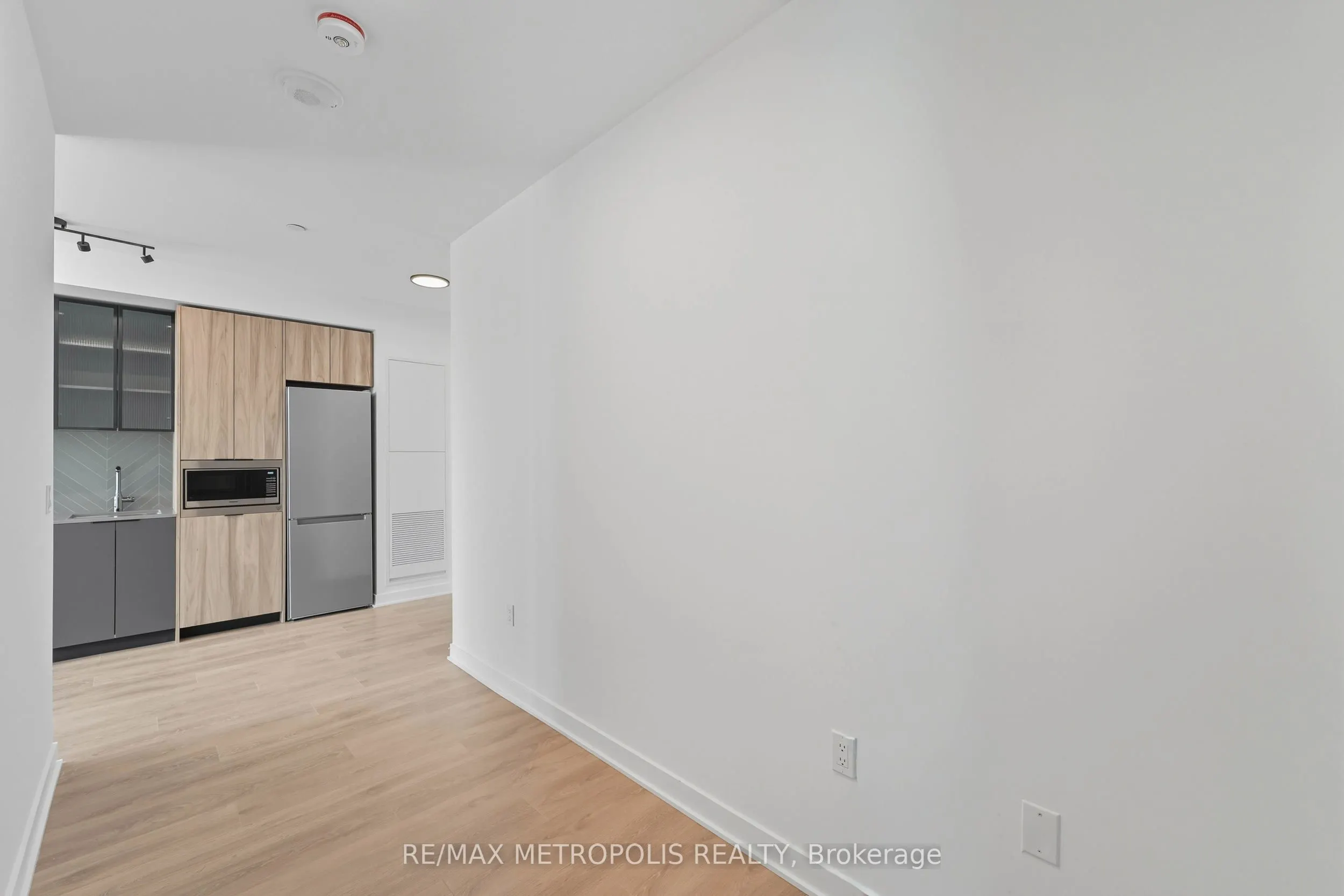 1037 The Queensway, #204