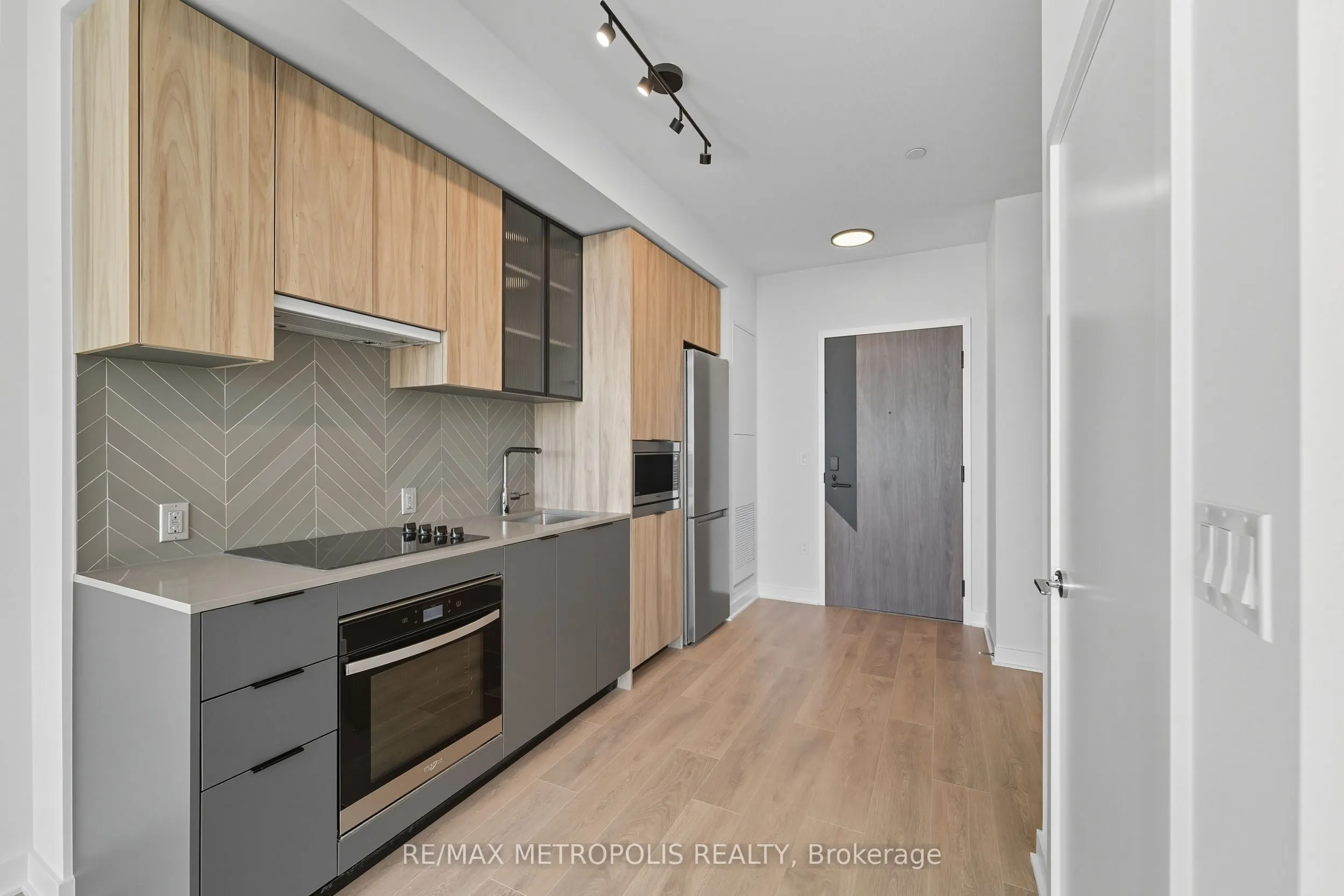 1037 The Queensway, #204