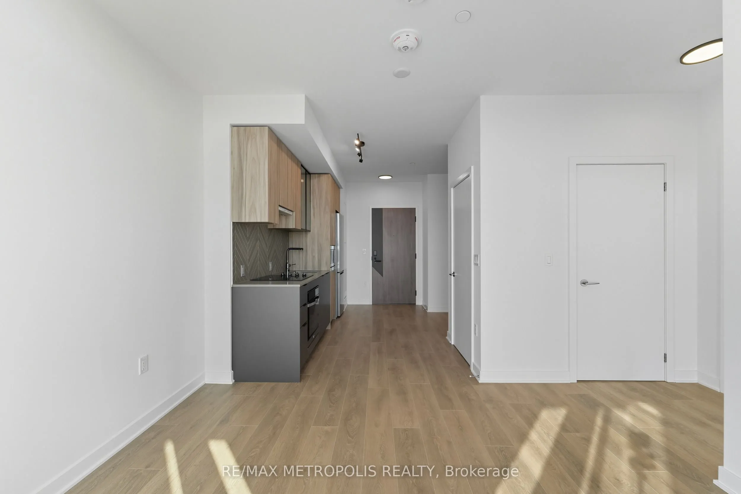 1037 The Queensway, #204