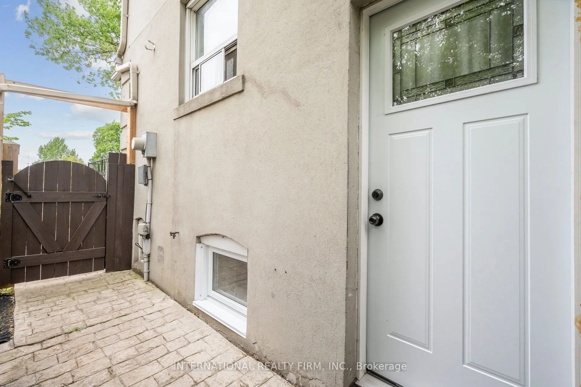 1928 Lawrence Avenue W