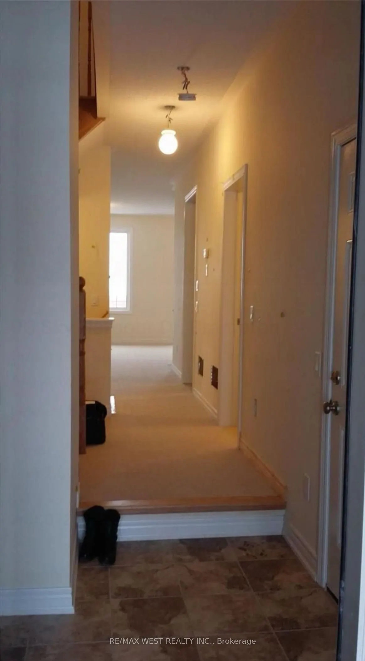 90 SKY HARBOUR Drive