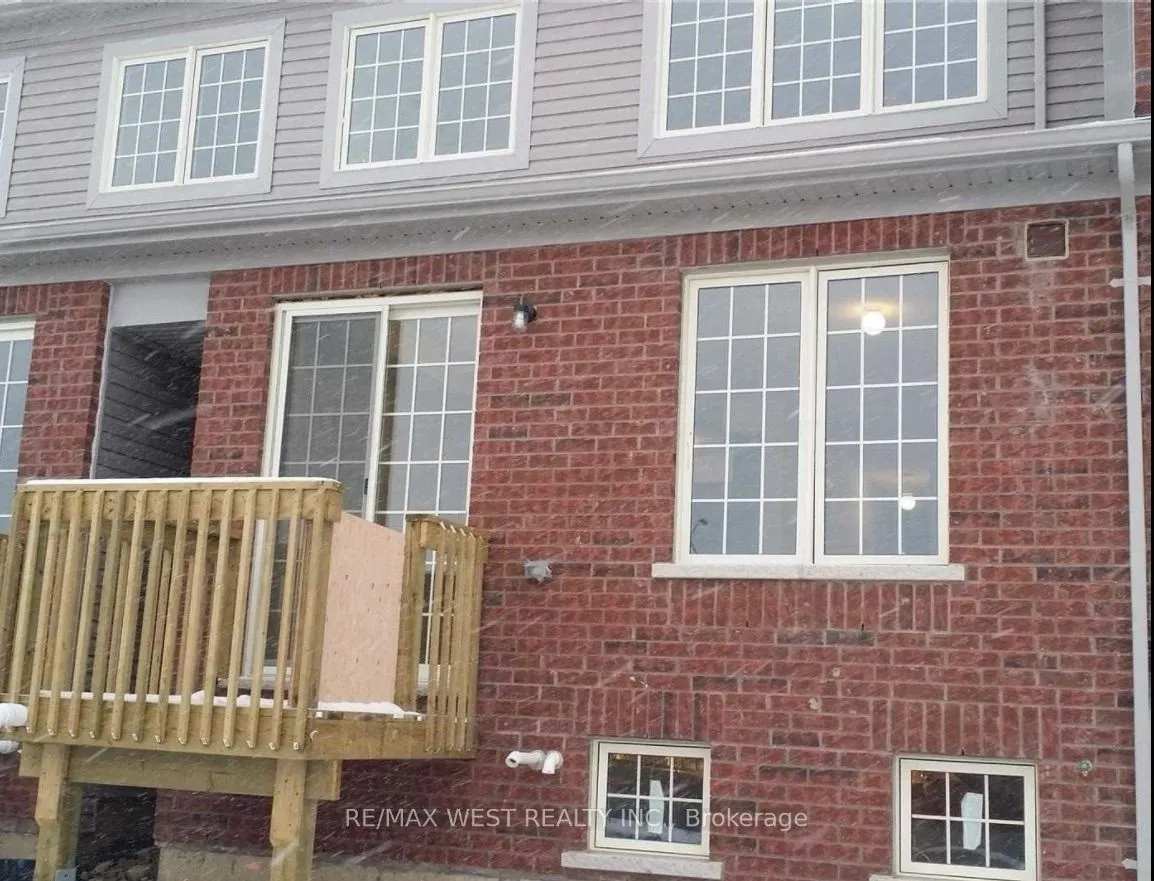 90 SKY HARBOUR Drive