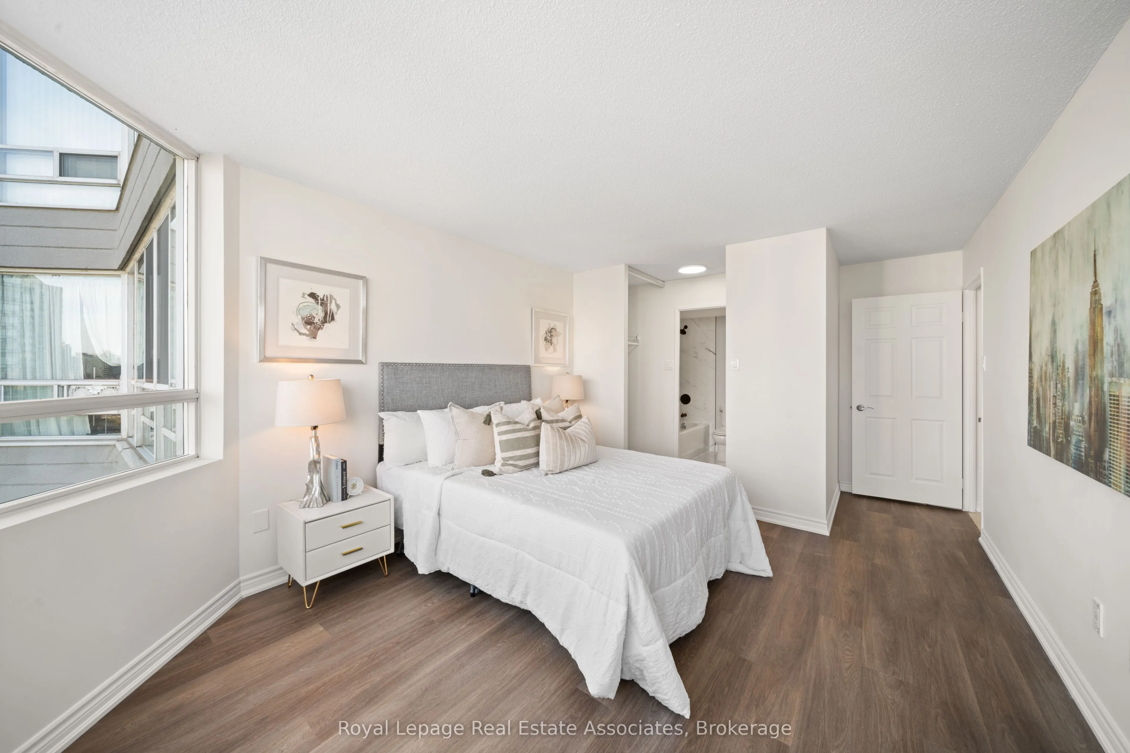 50 Kingsbridge Garden Circle, #1206