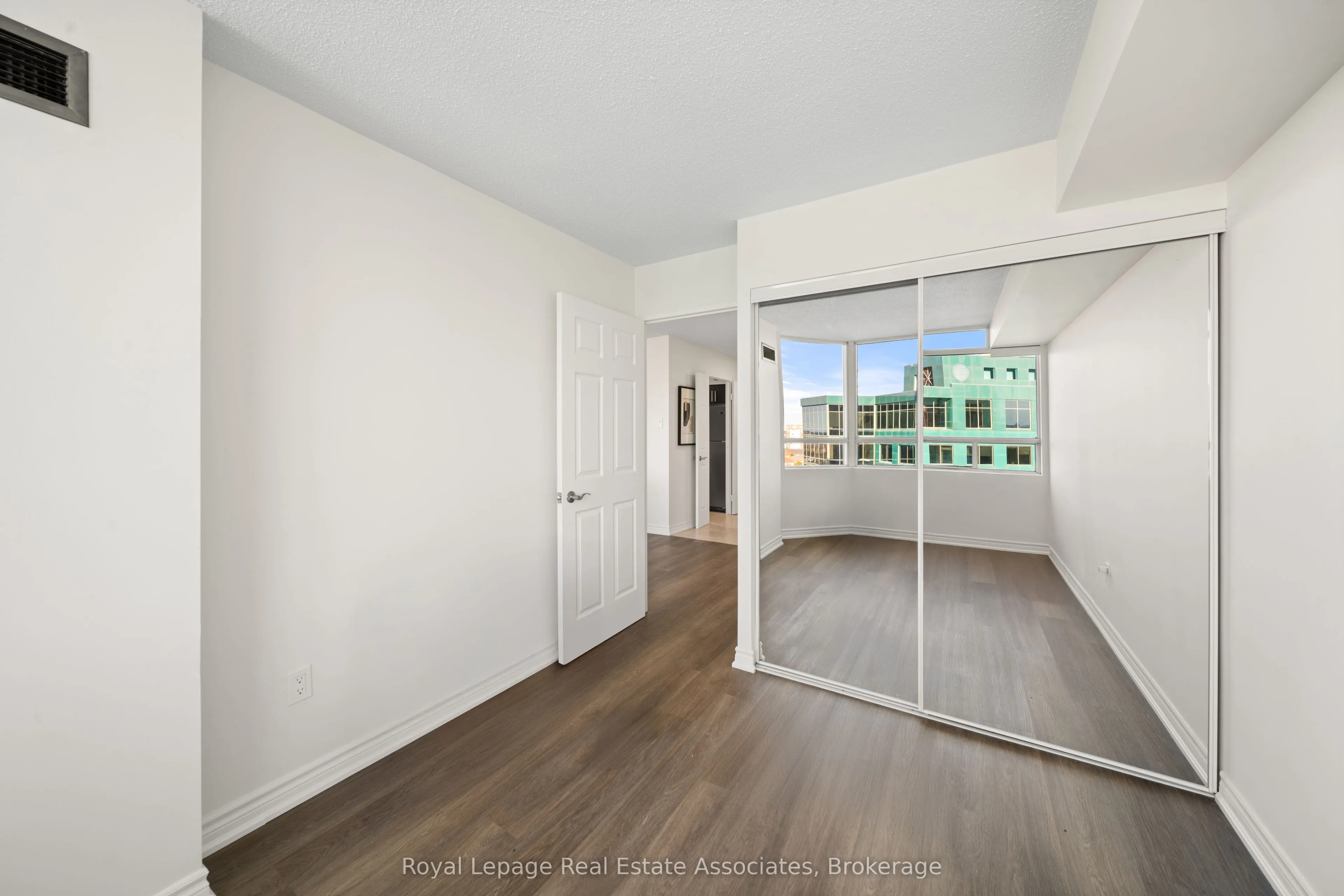 50 Kingsbridge Garden Circle, #1206