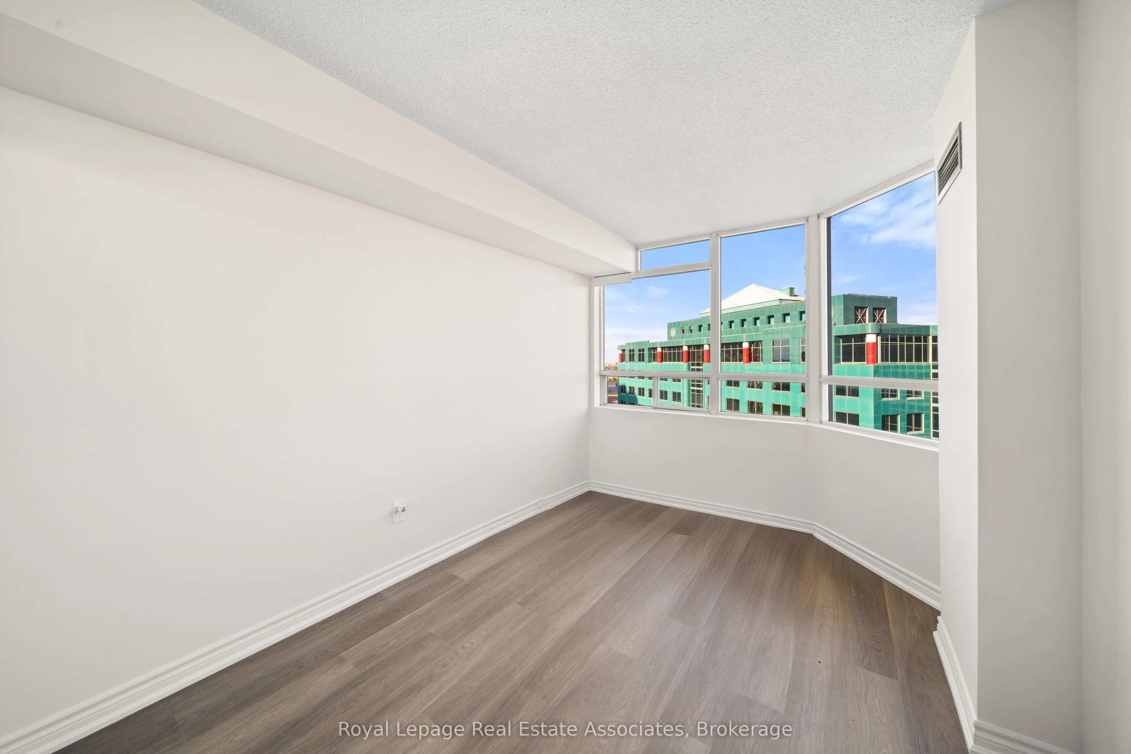 50 Kingsbridge Garden Circle, #1206