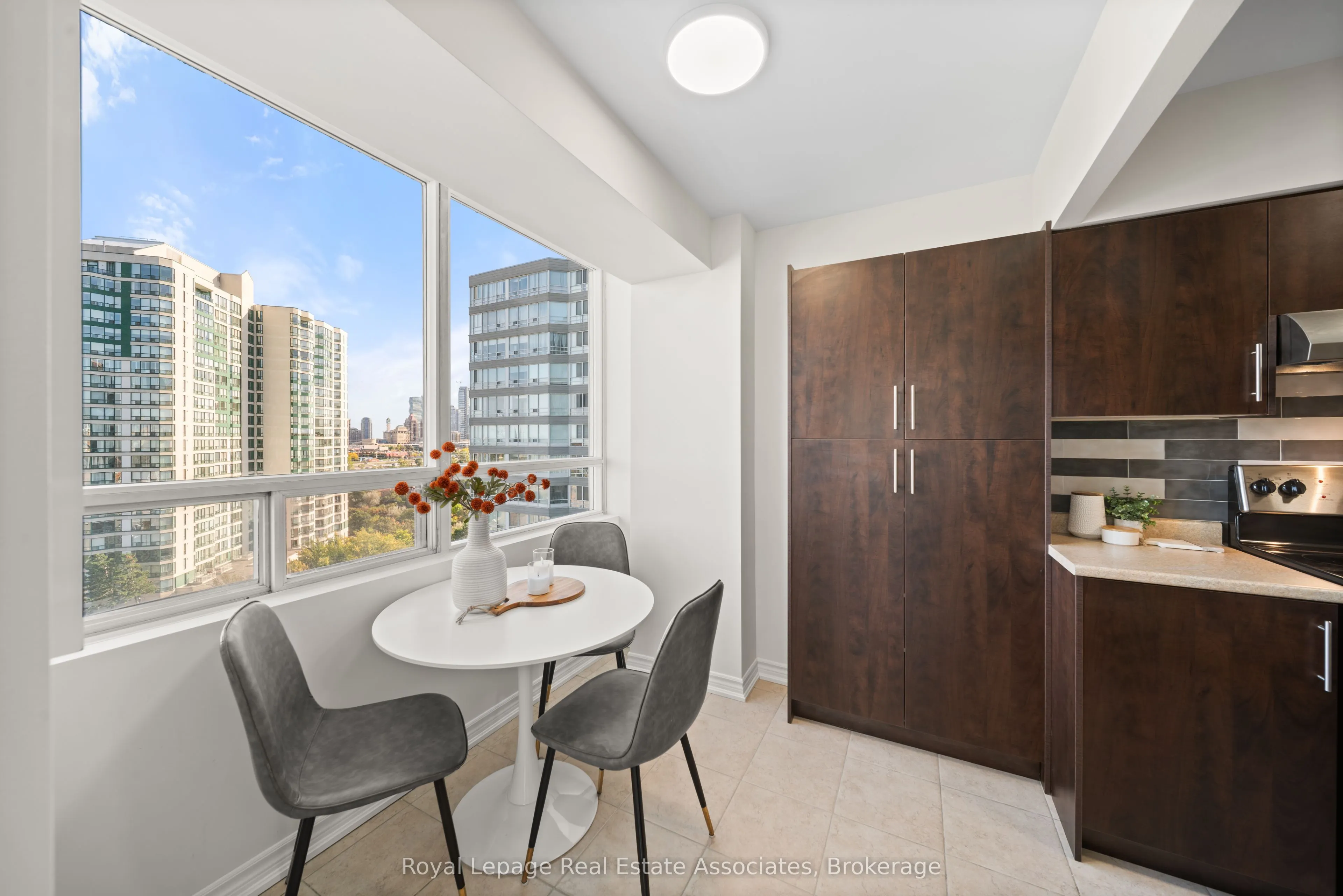 50 Kingsbridge Garden Circle, #1206