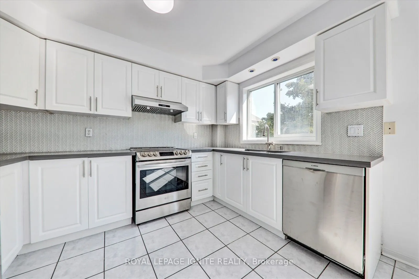 80 Acorn Place, #49