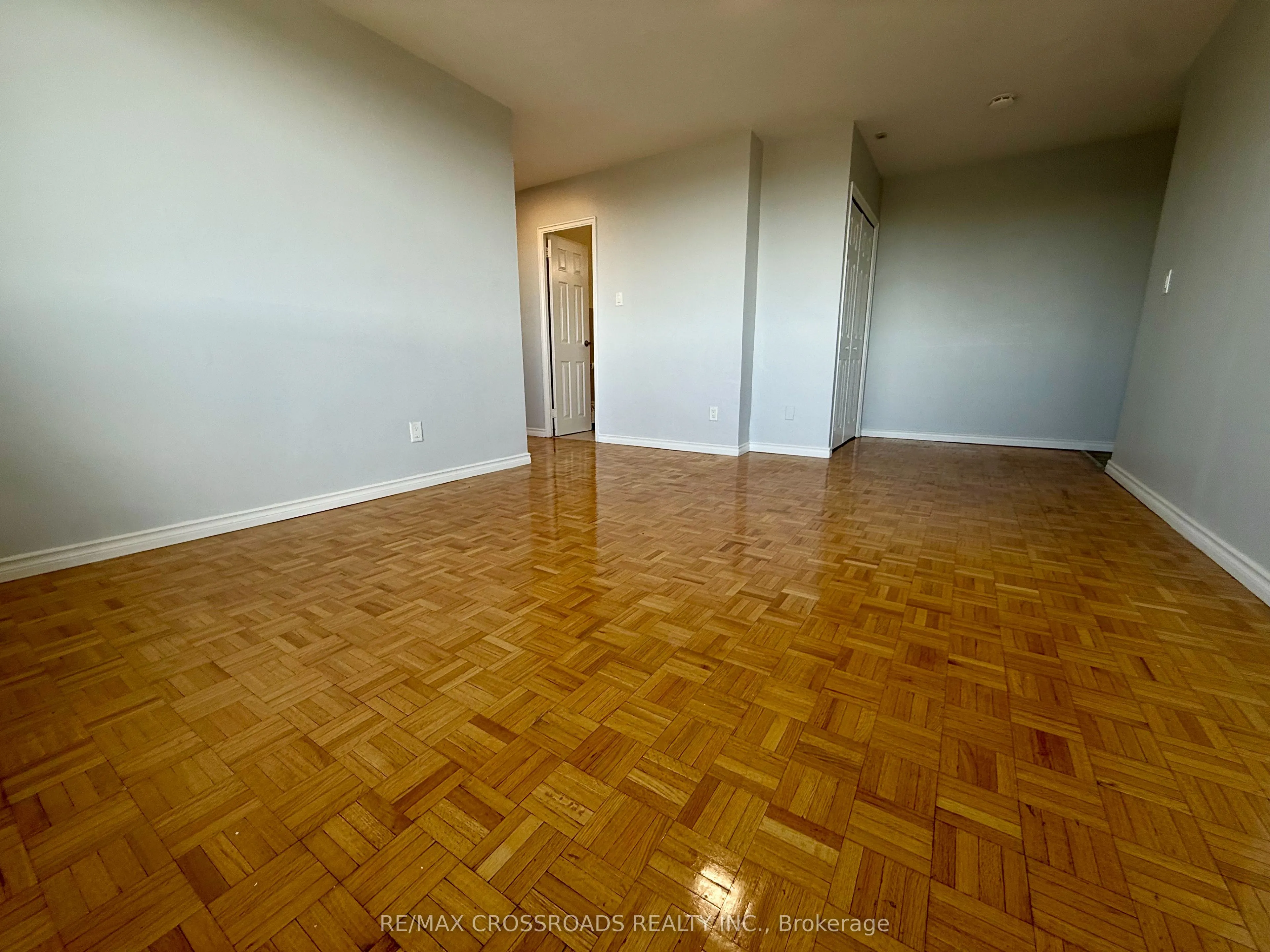 363 Lakeshore Road E, #701