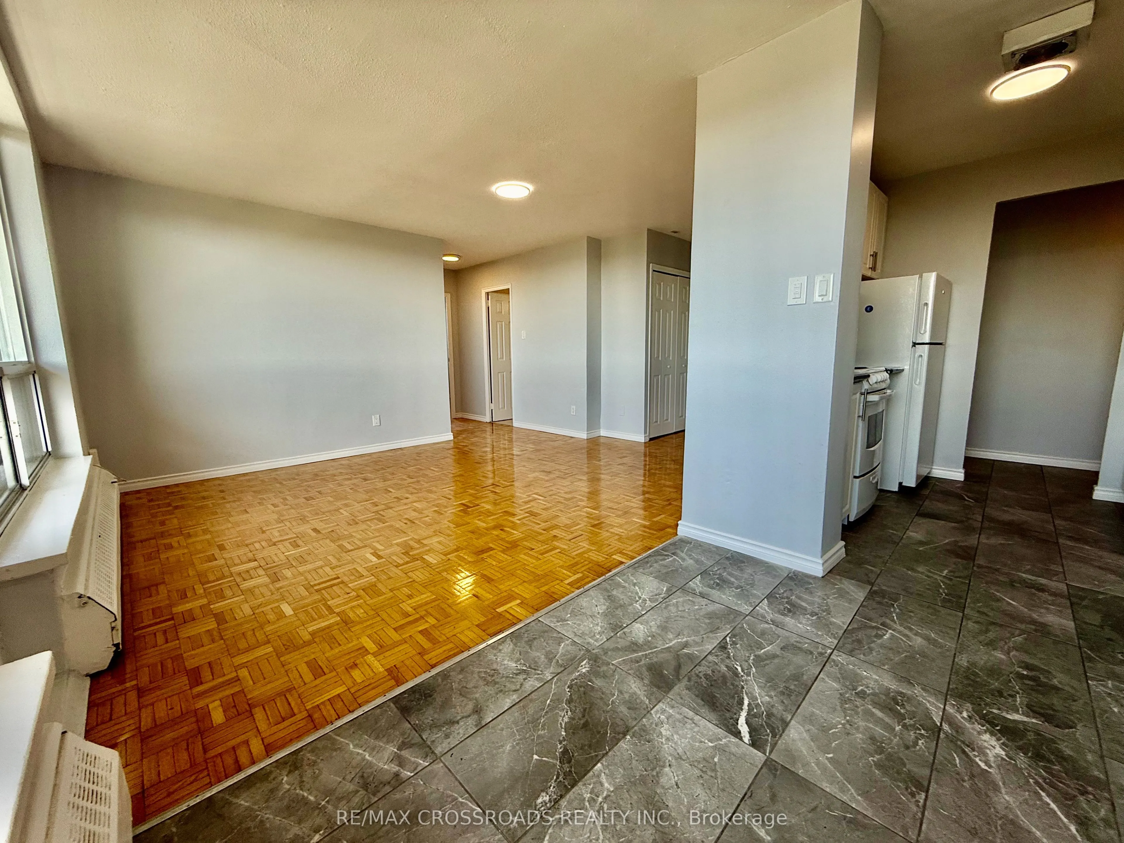 363 Lakeshore Road E, #701