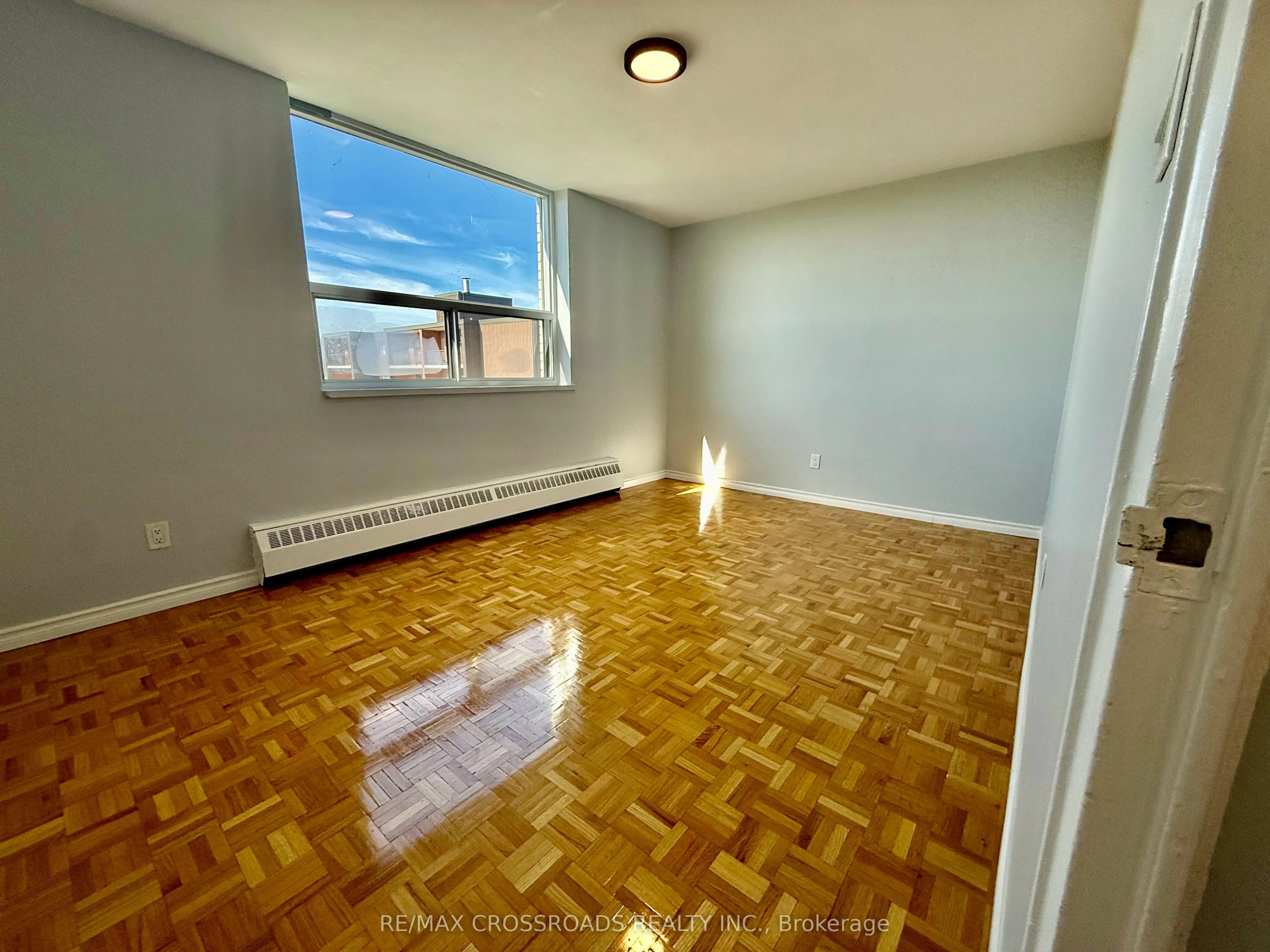 363 Lakeshore Road E, #701