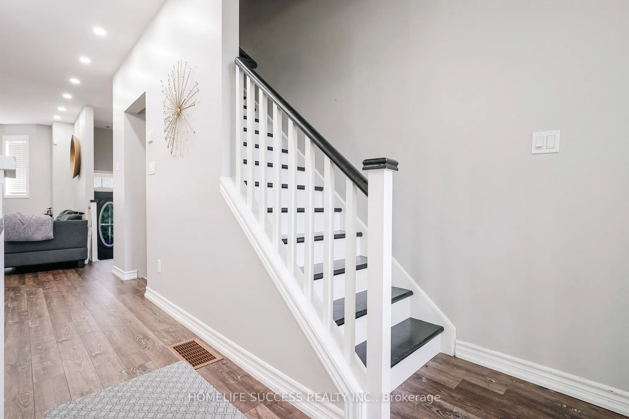 16 Piggott Mews