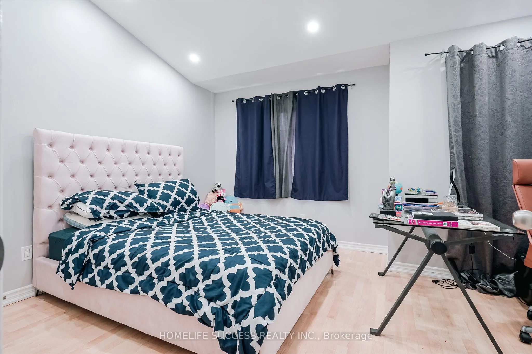 16 Piggott Mews