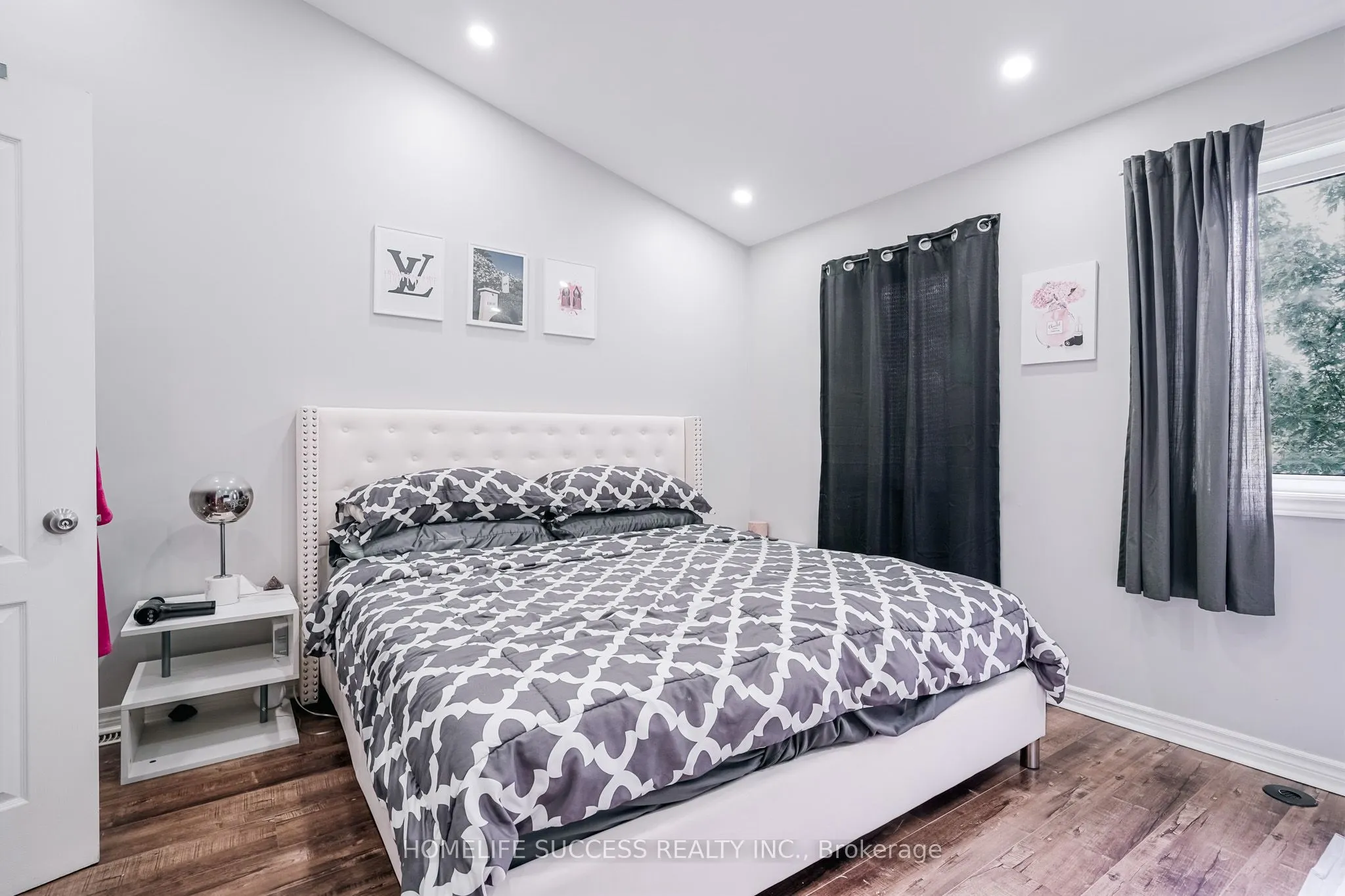 16 Piggott Mews