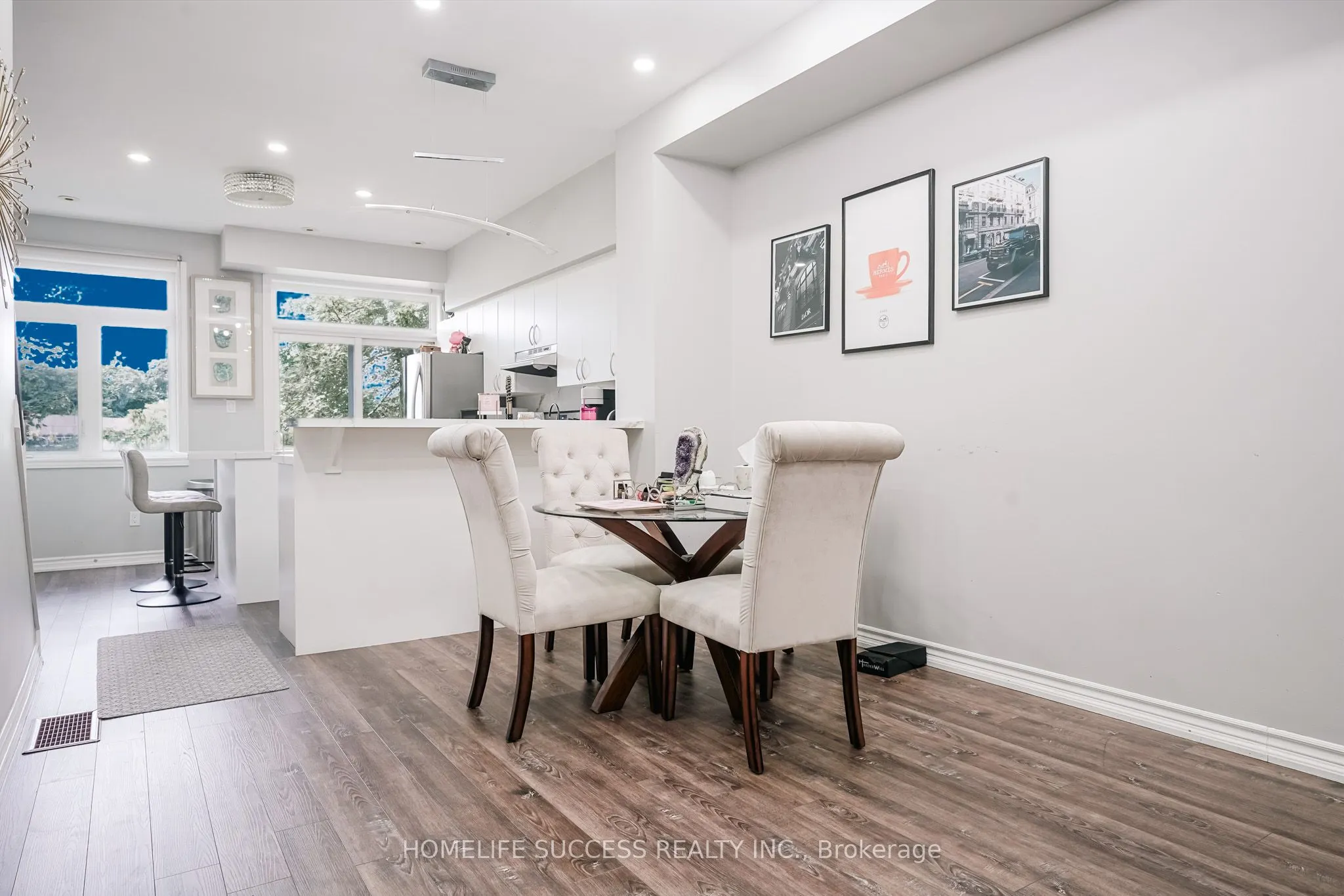 16 Piggott Mews