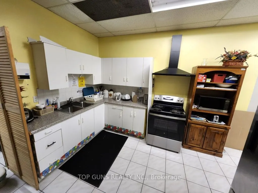 2375 St Clair Avenue W, #Main