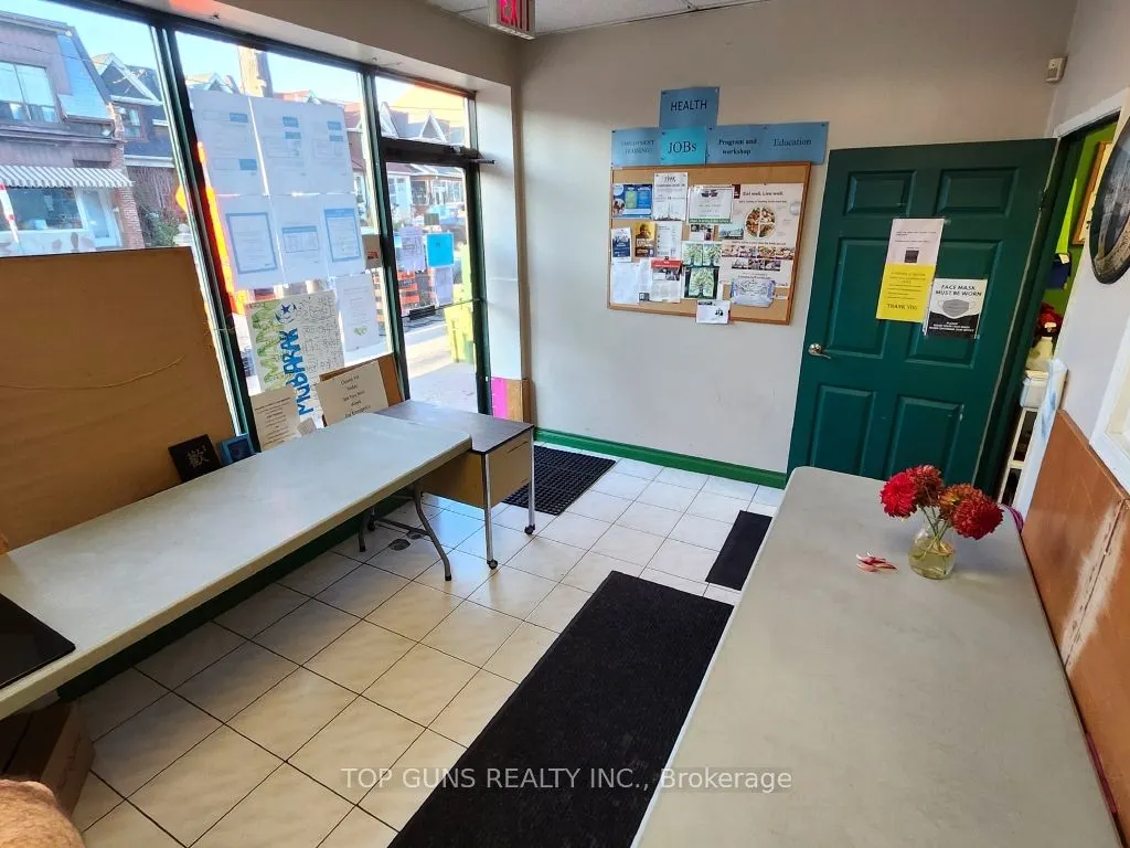 2375 St Clair Avenue W, #Main