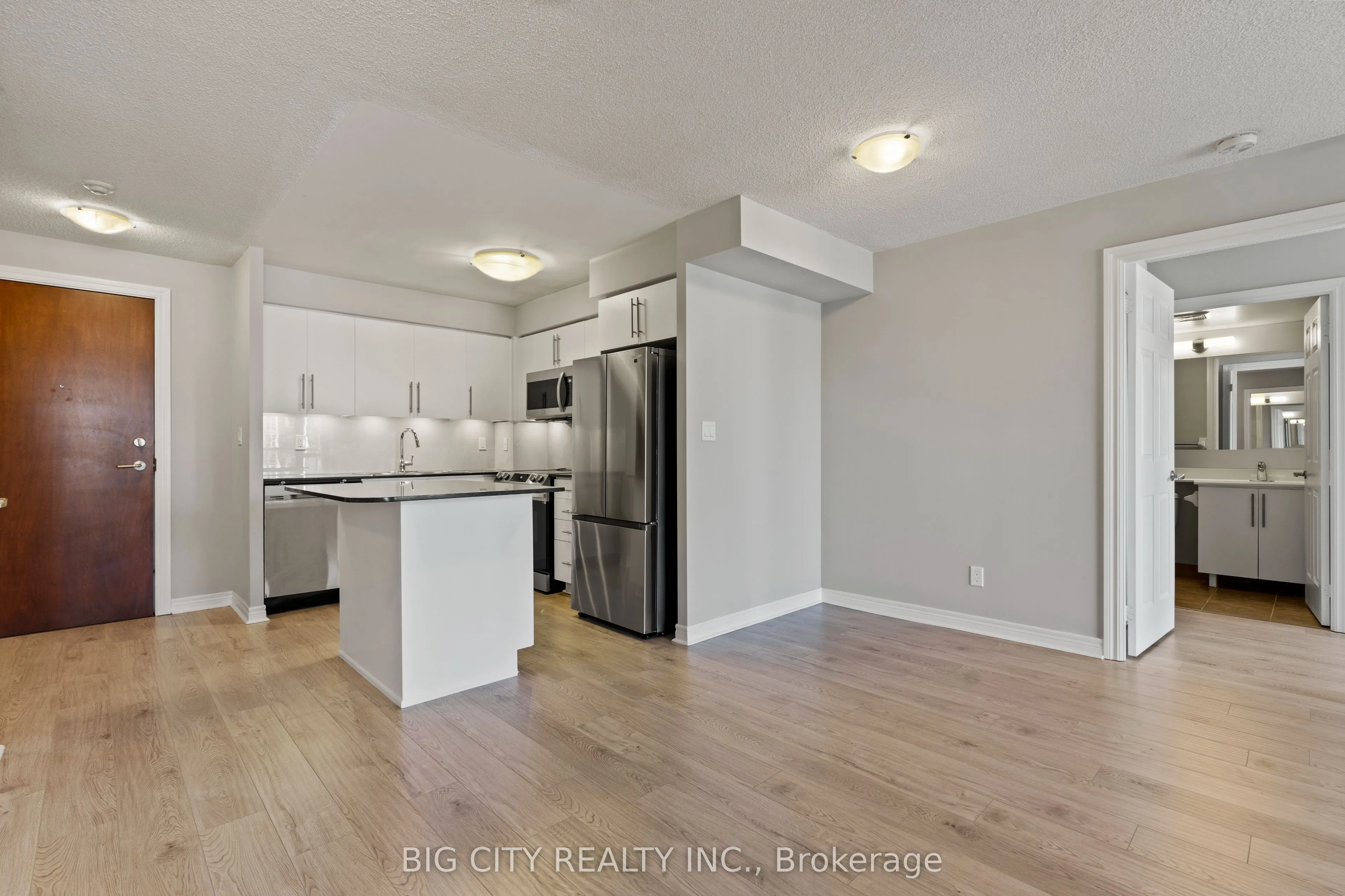 310 Burnhamthorpe Road W, #2701