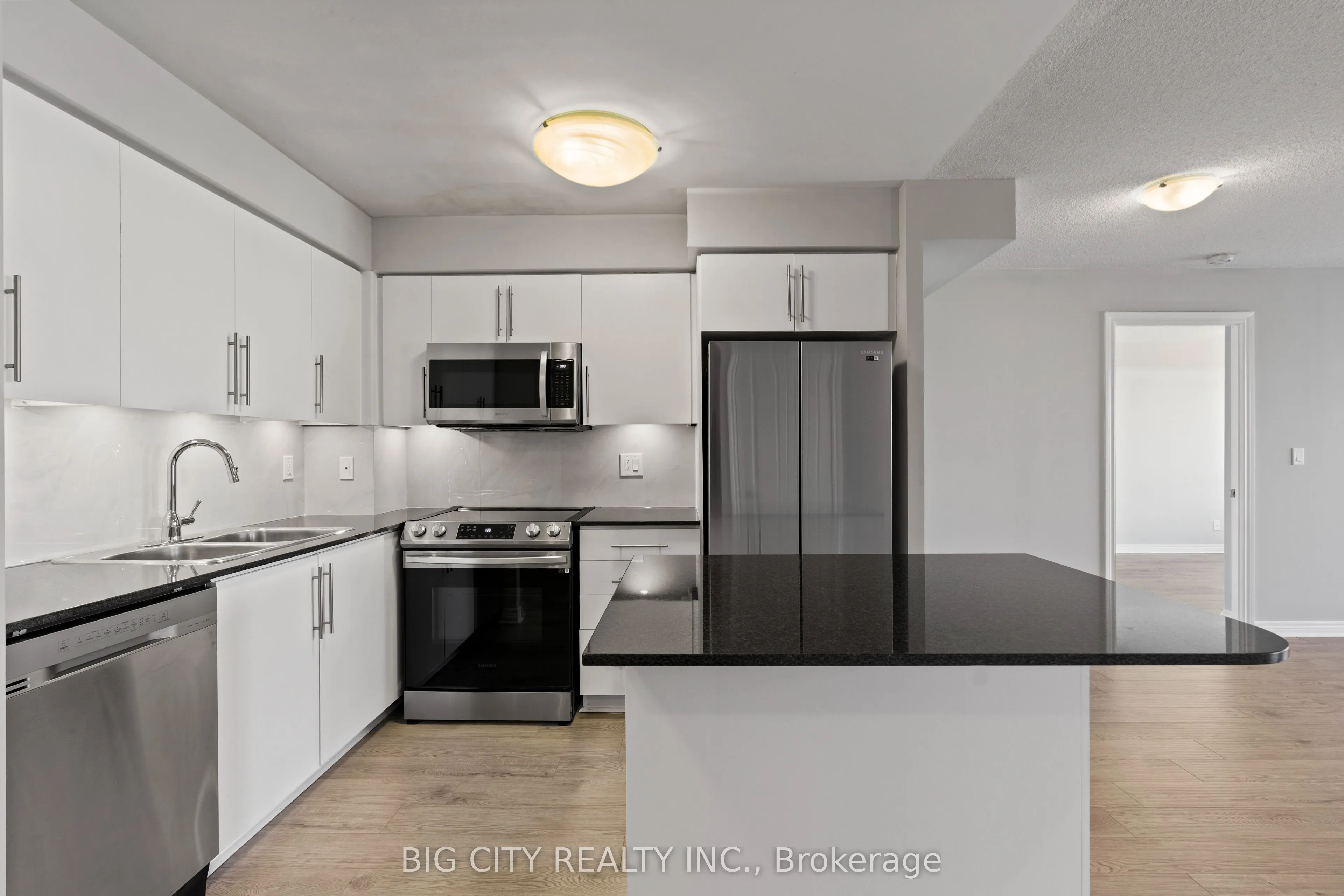 310 Burnhamthorpe Road W, #2701