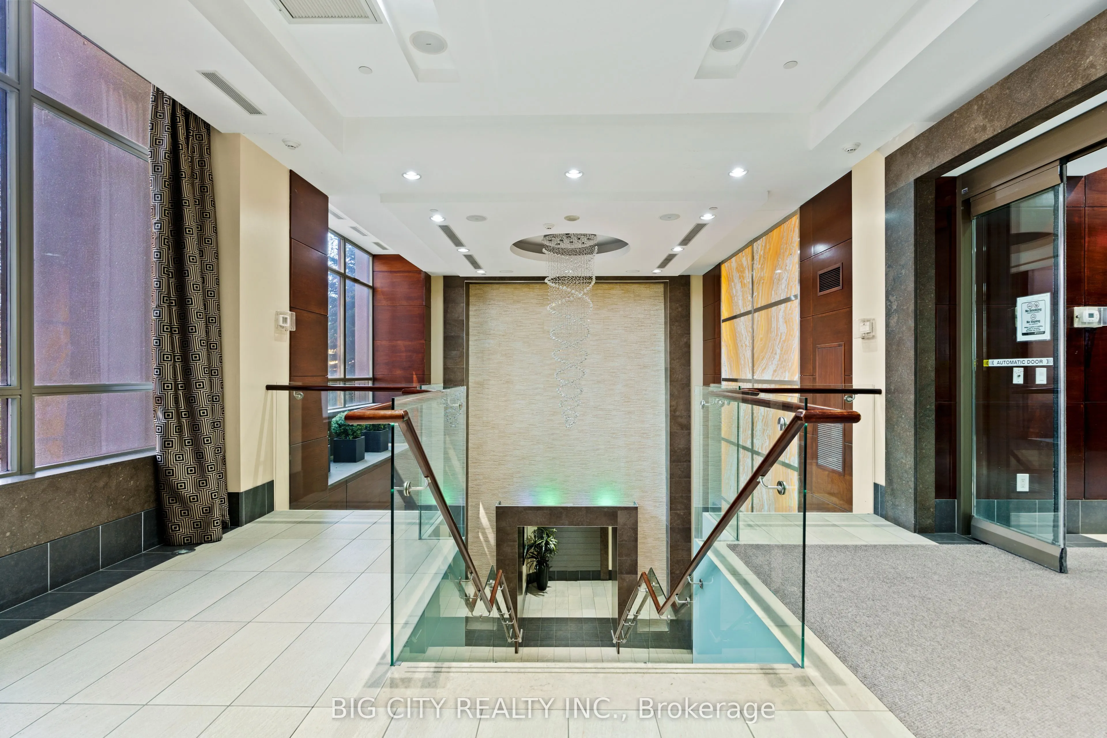 310 Burnhamthorpe Road W, #2701