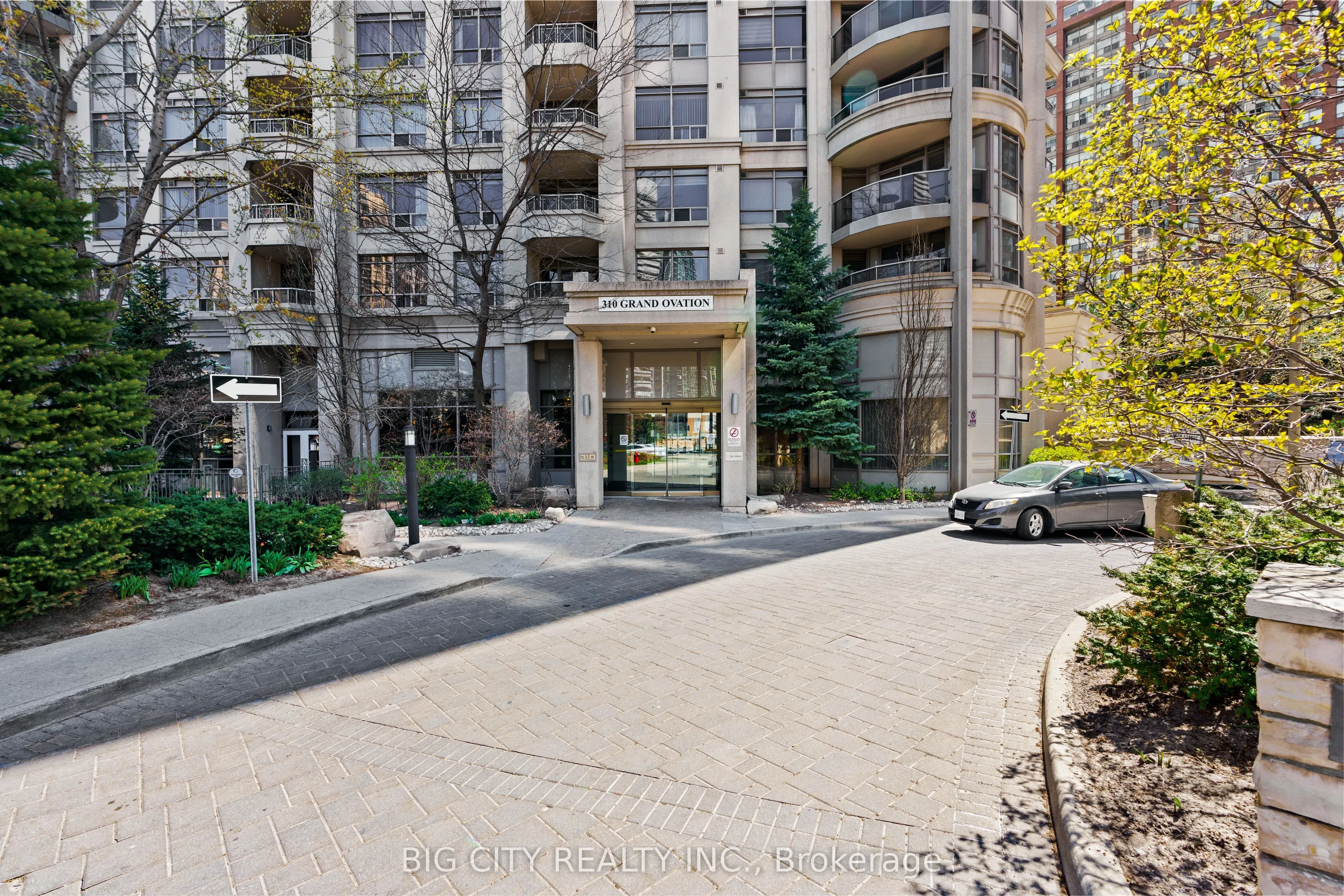 310 Burnhamthorpe Road W, #2701
