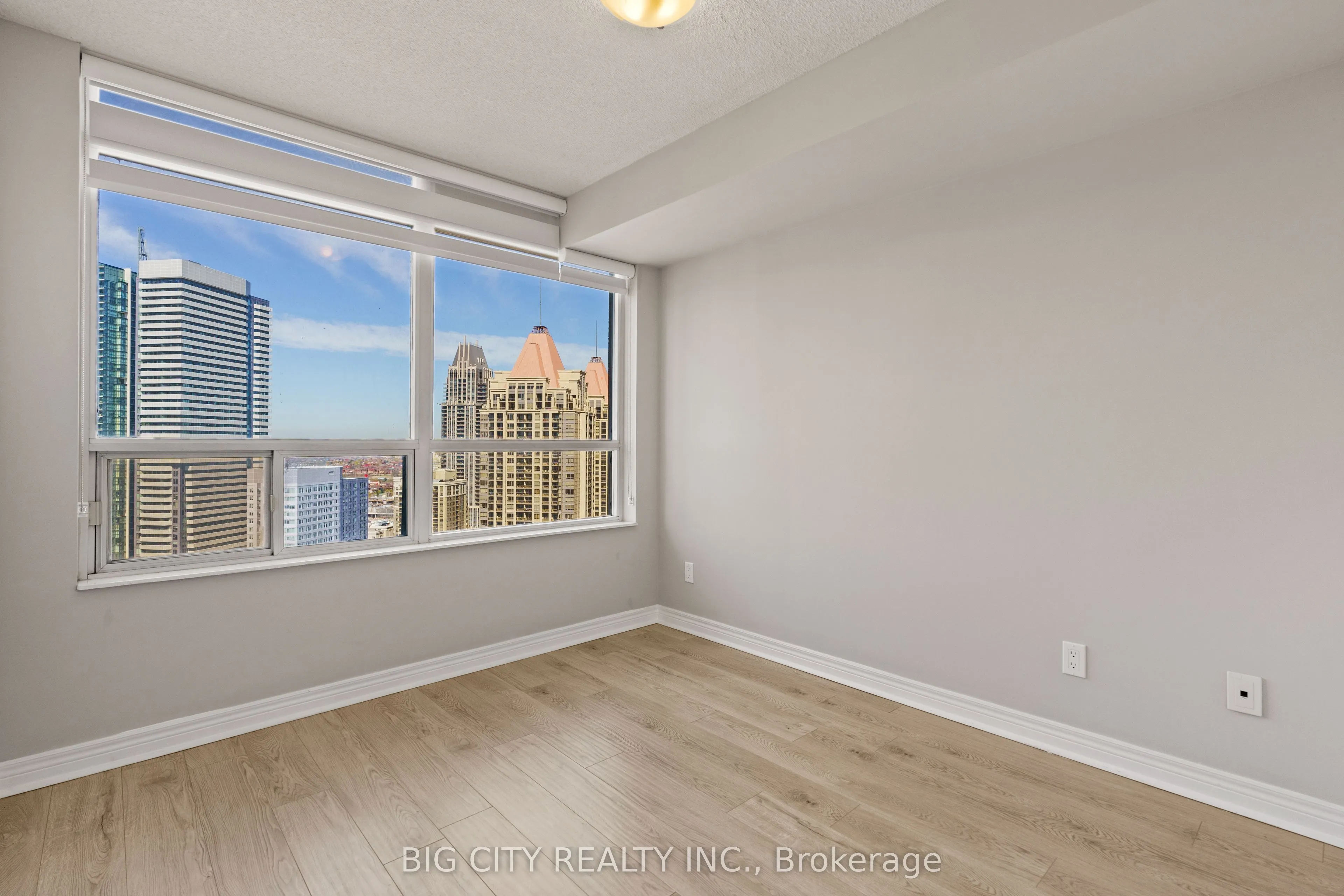 310 Burnhamthorpe Road W, #2701