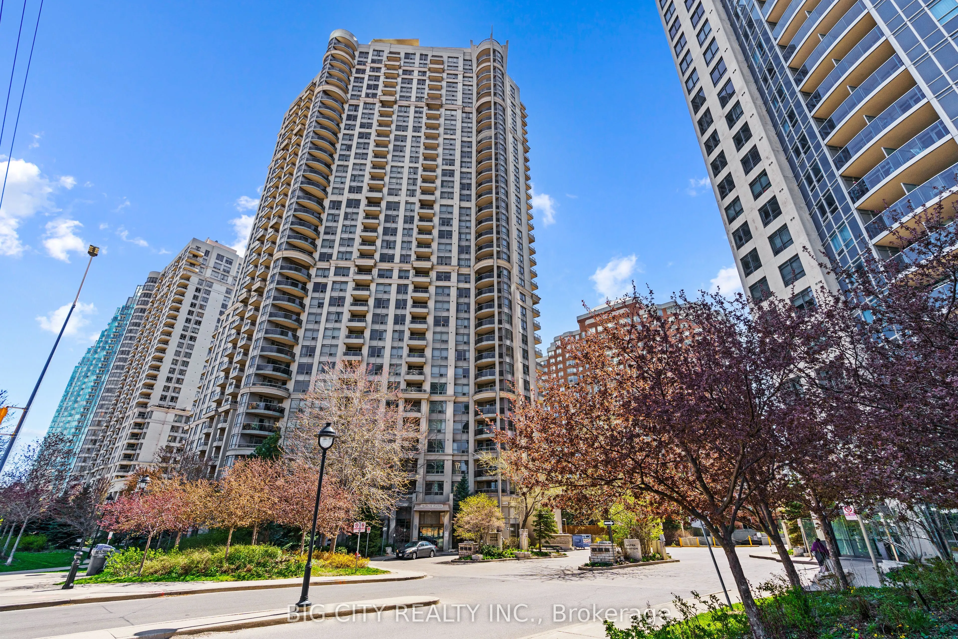 310 Burnhamthorpe Road W, #2701