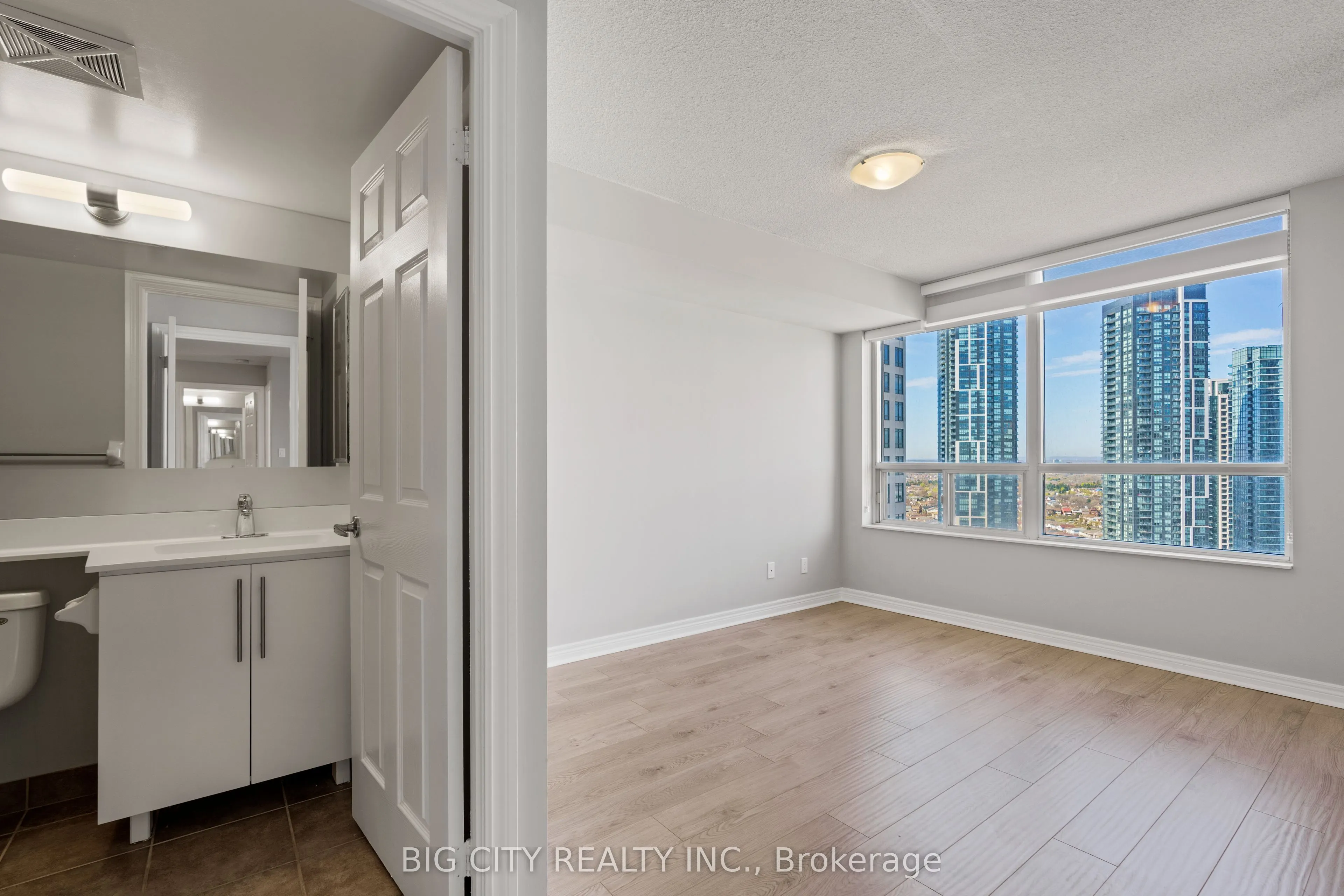 310 Burnhamthorpe Road W, #2701
