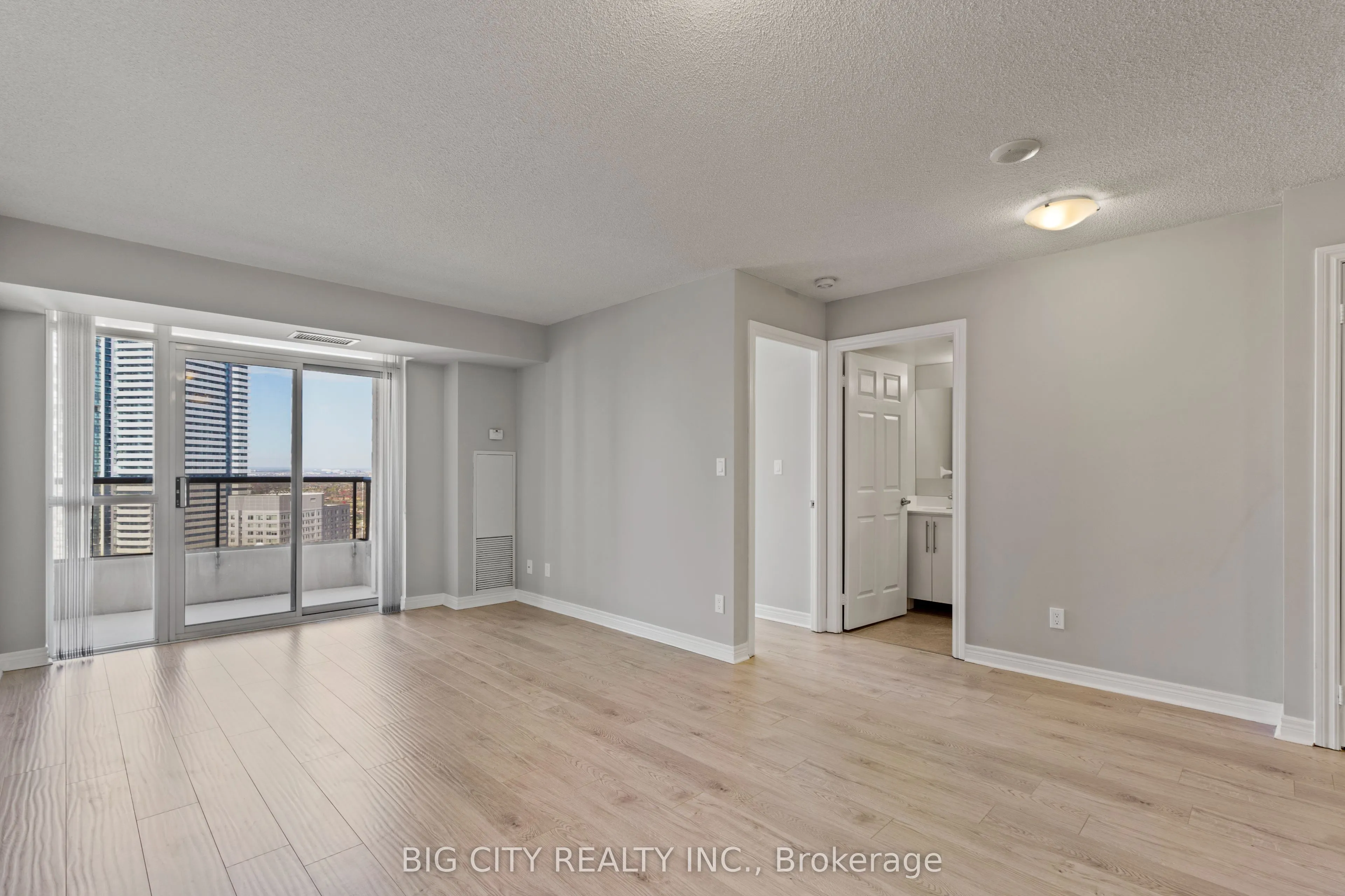 310 Burnhamthorpe Road W, #2701