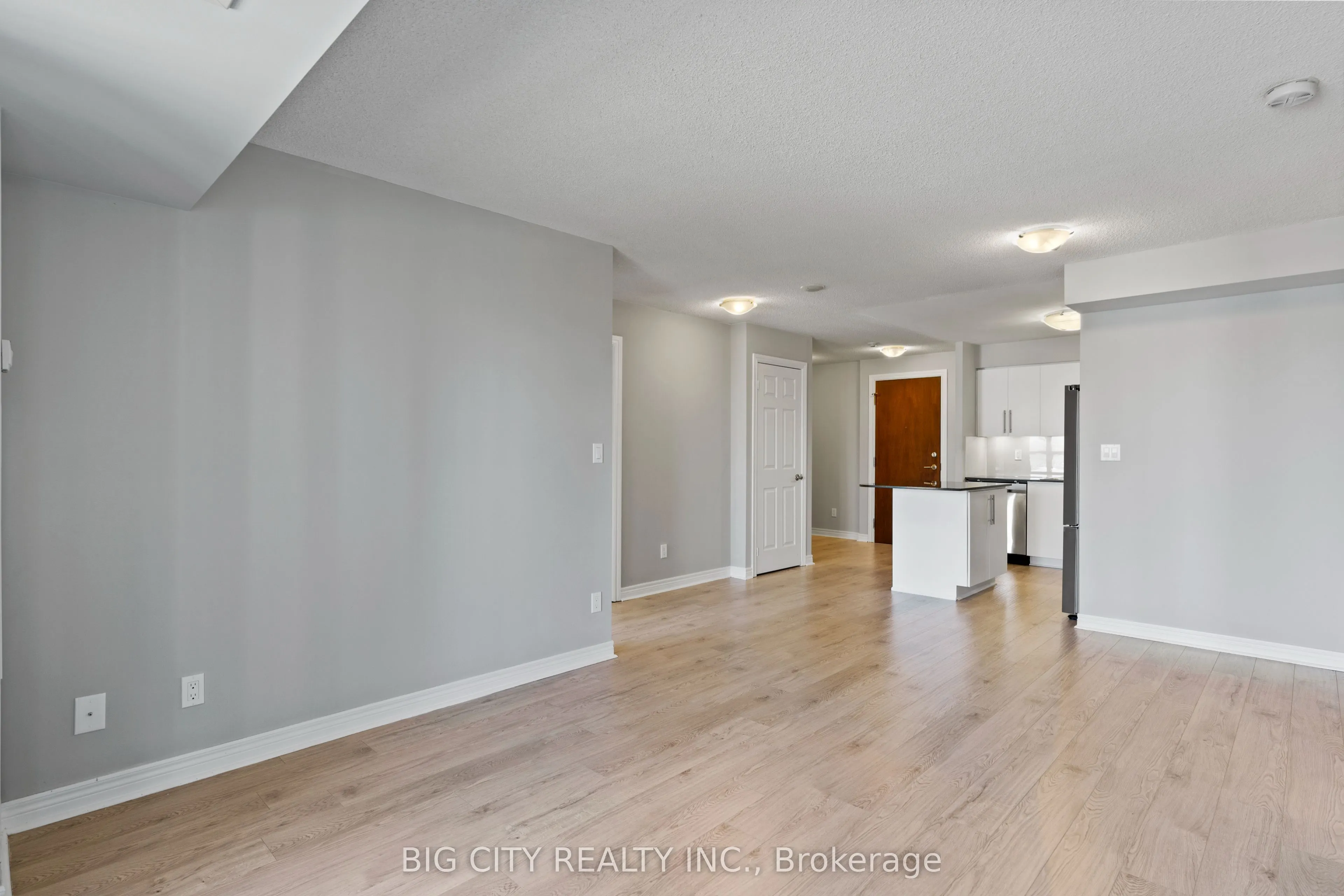 310 Burnhamthorpe Road W, #2701