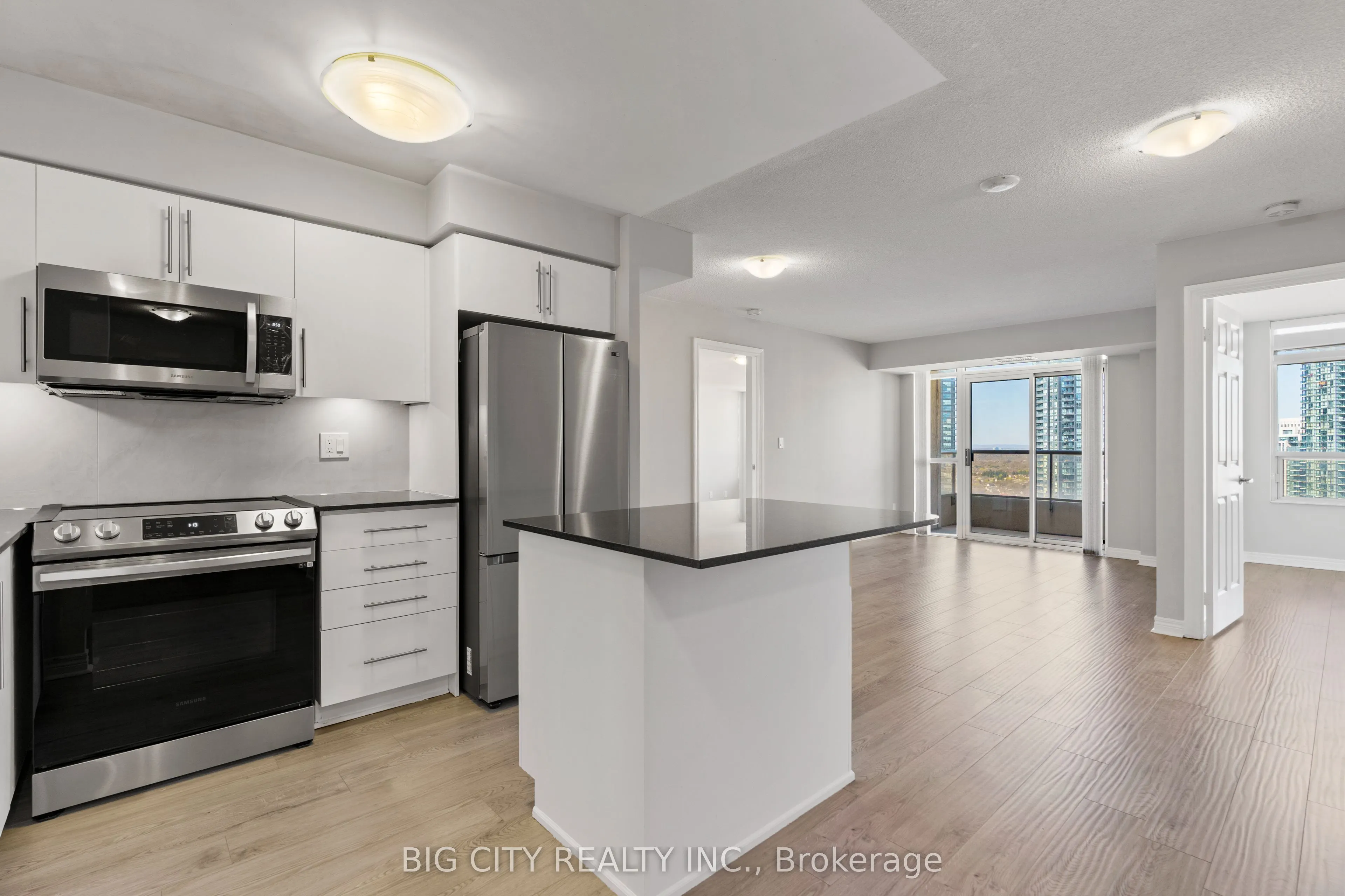 310 Burnhamthorpe Road W, #2701