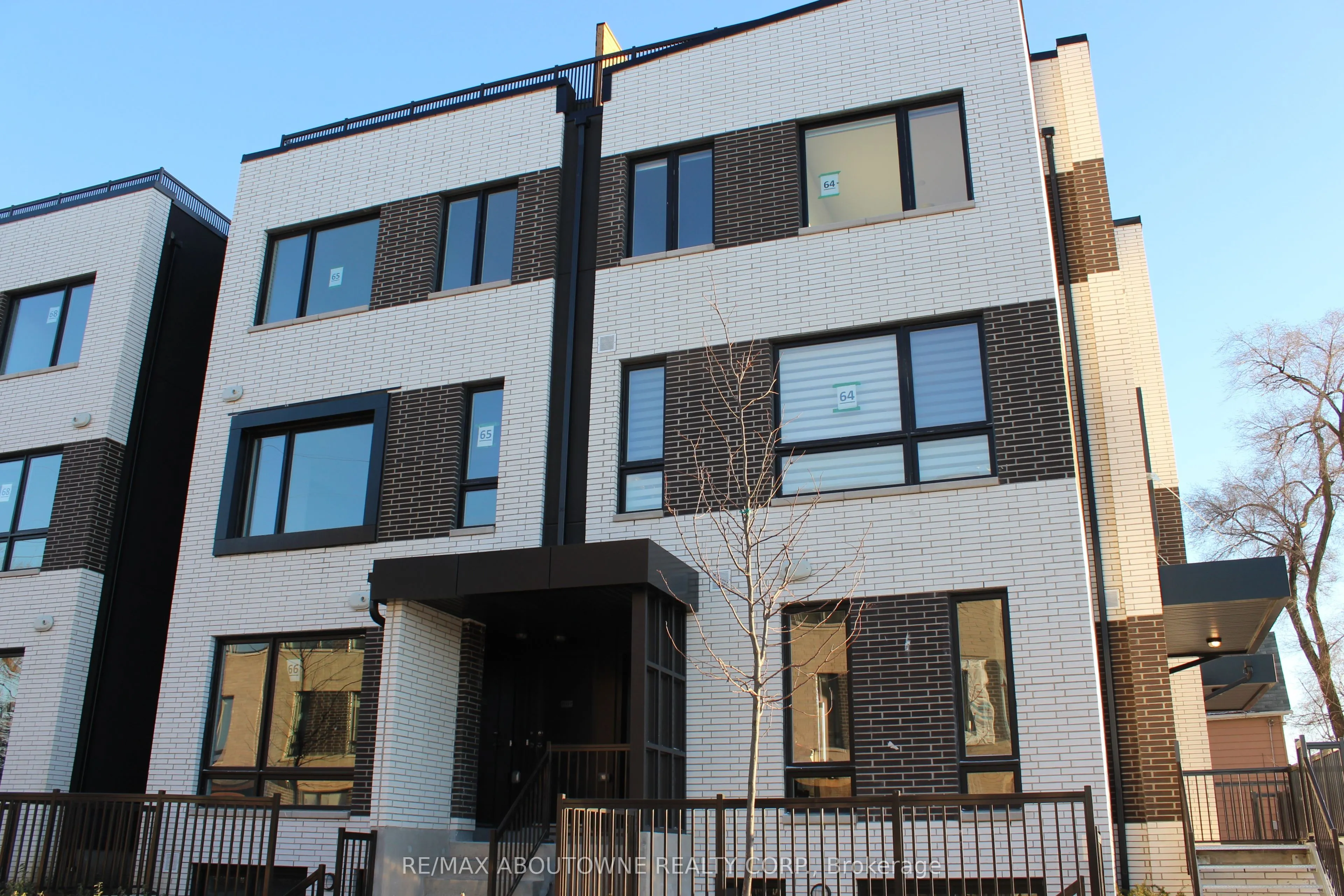 40 Ed Clark Gardens Boulevard, #16