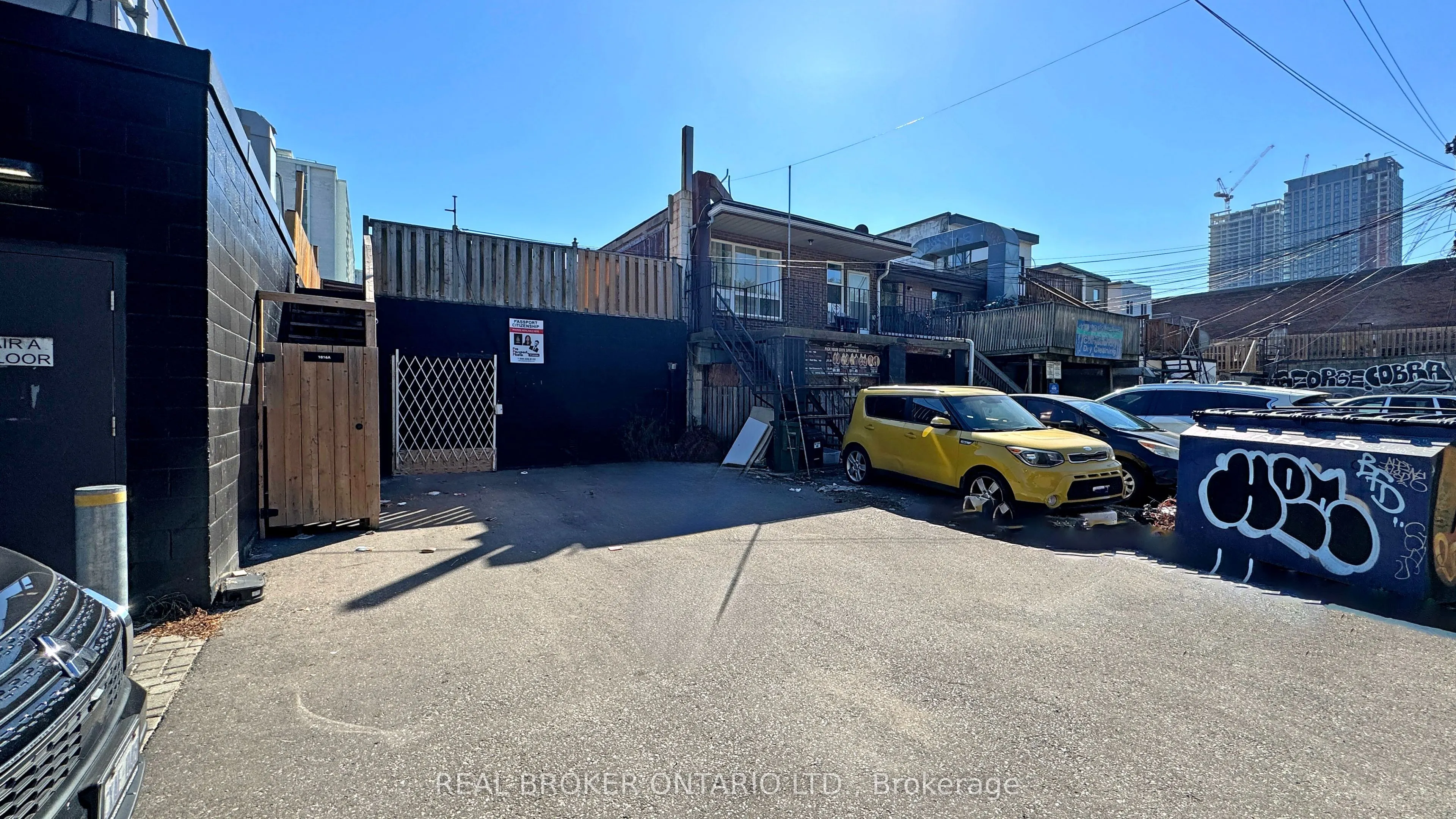 1016 Bloor Street W, #Upper
