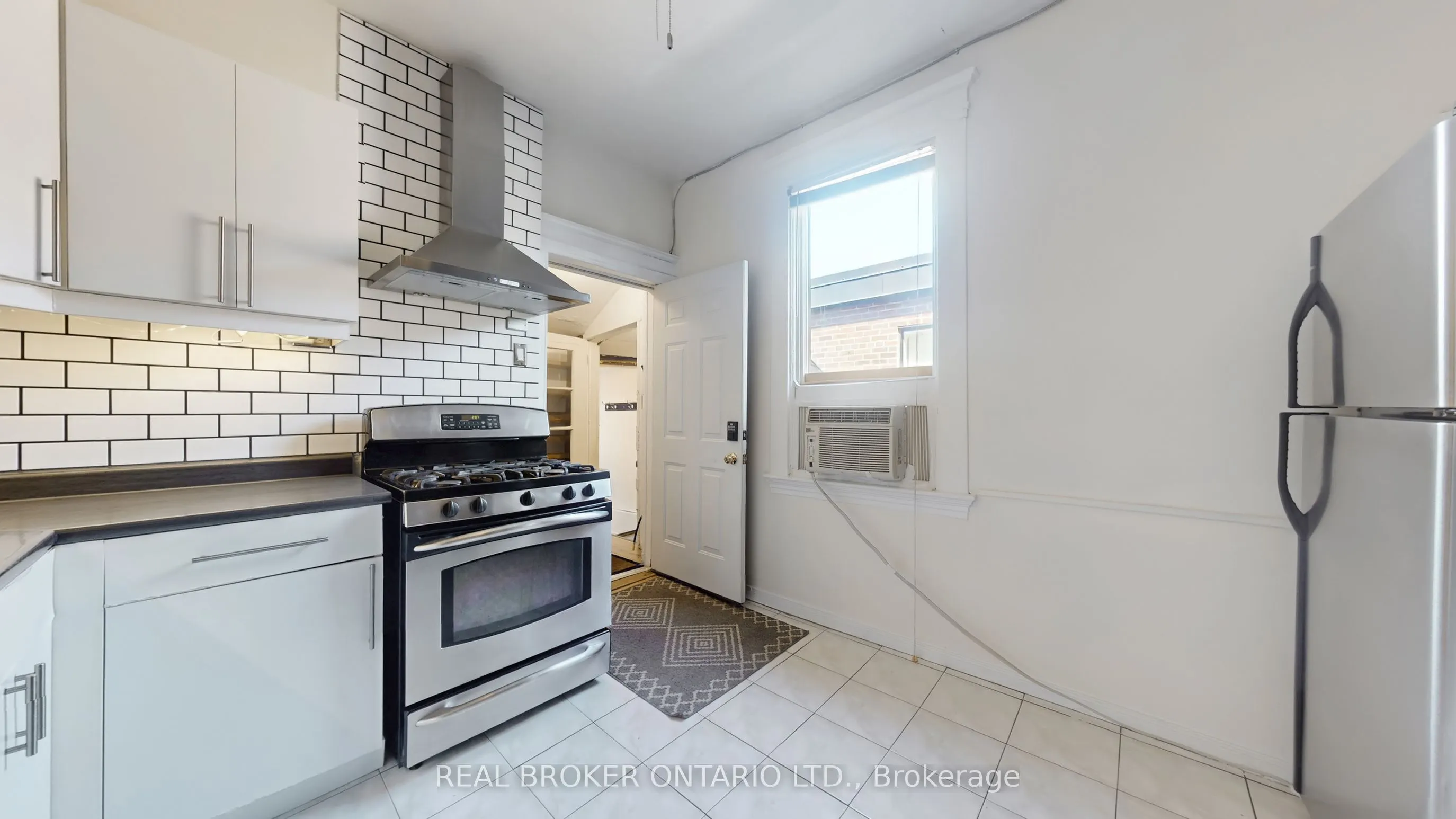 1016 Bloor Street W, #Upper