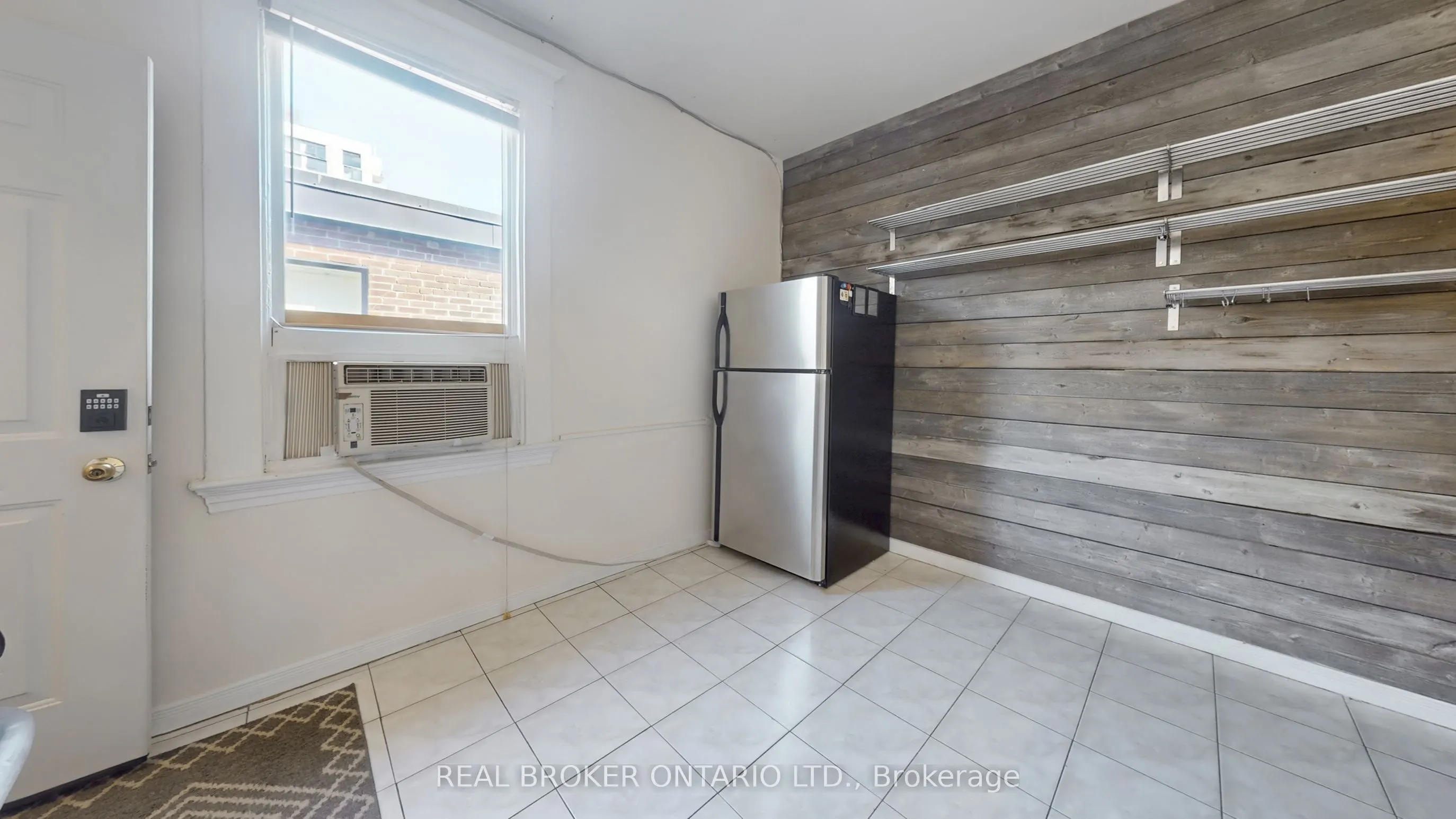 1016 Bloor Street W, #Upper