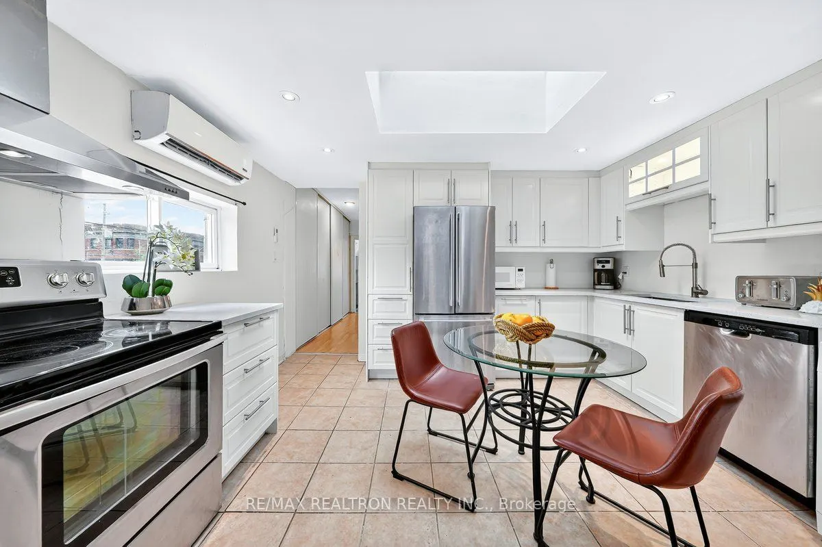 1640 Queen Street W