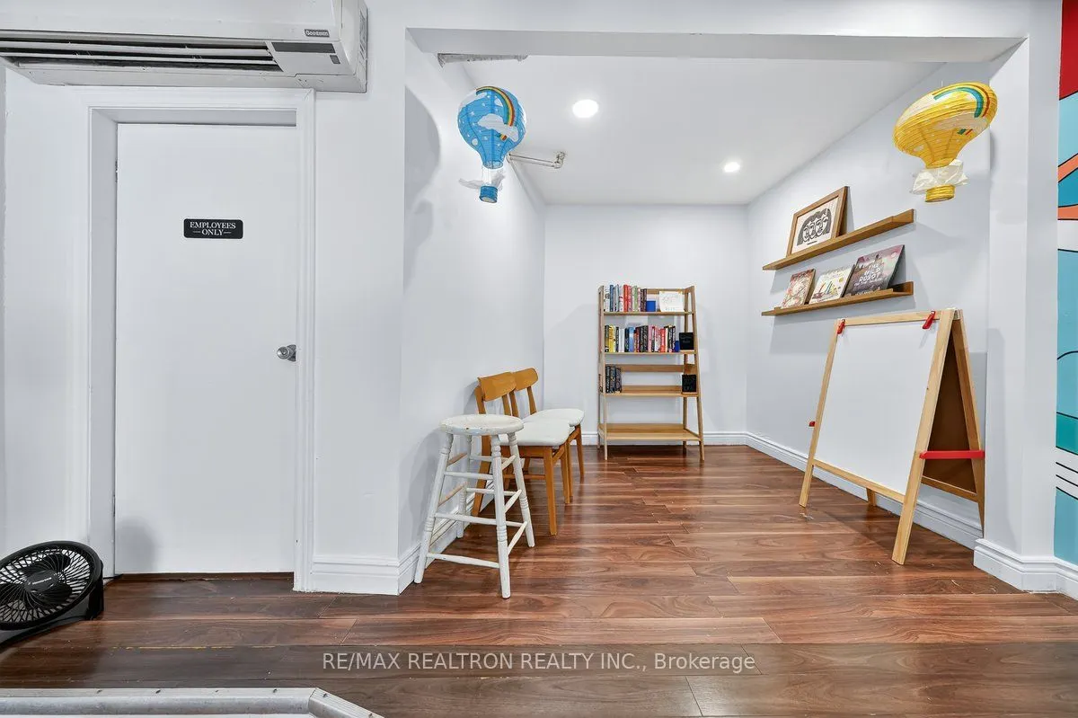 1640 Queen Street W