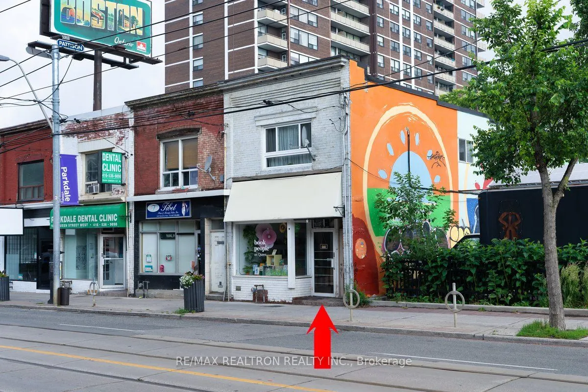 1640 Queen Street W