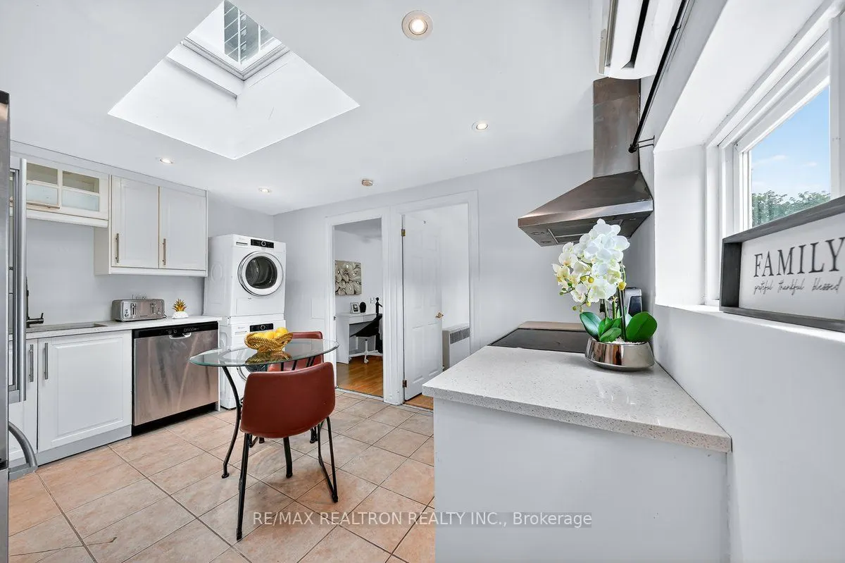 1640 Queen Street W