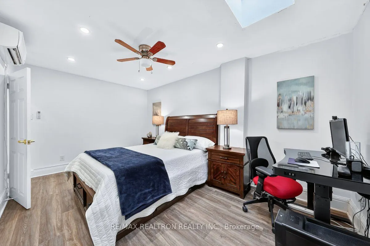 1640 Queen Street W