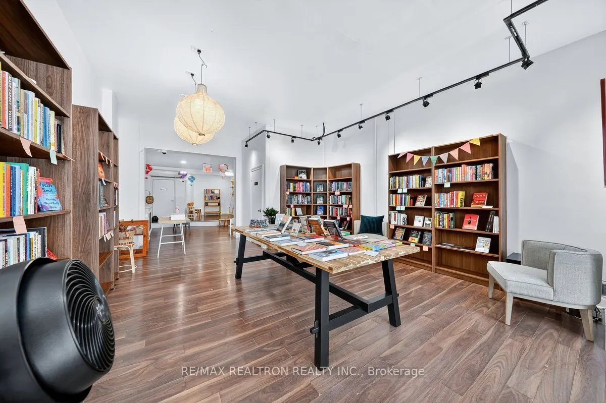 1640 Queen Street W