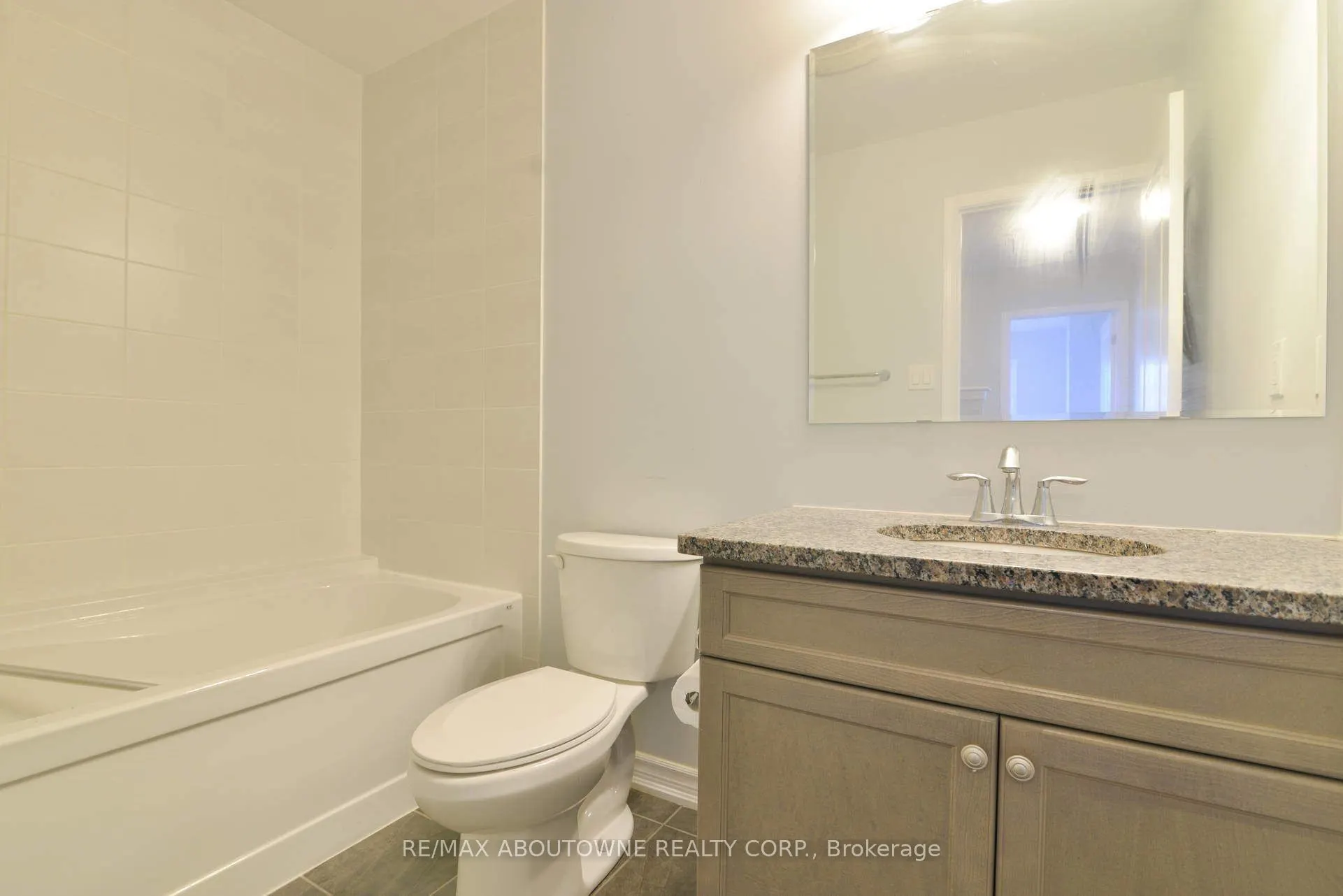 3062 Gardenia Gate