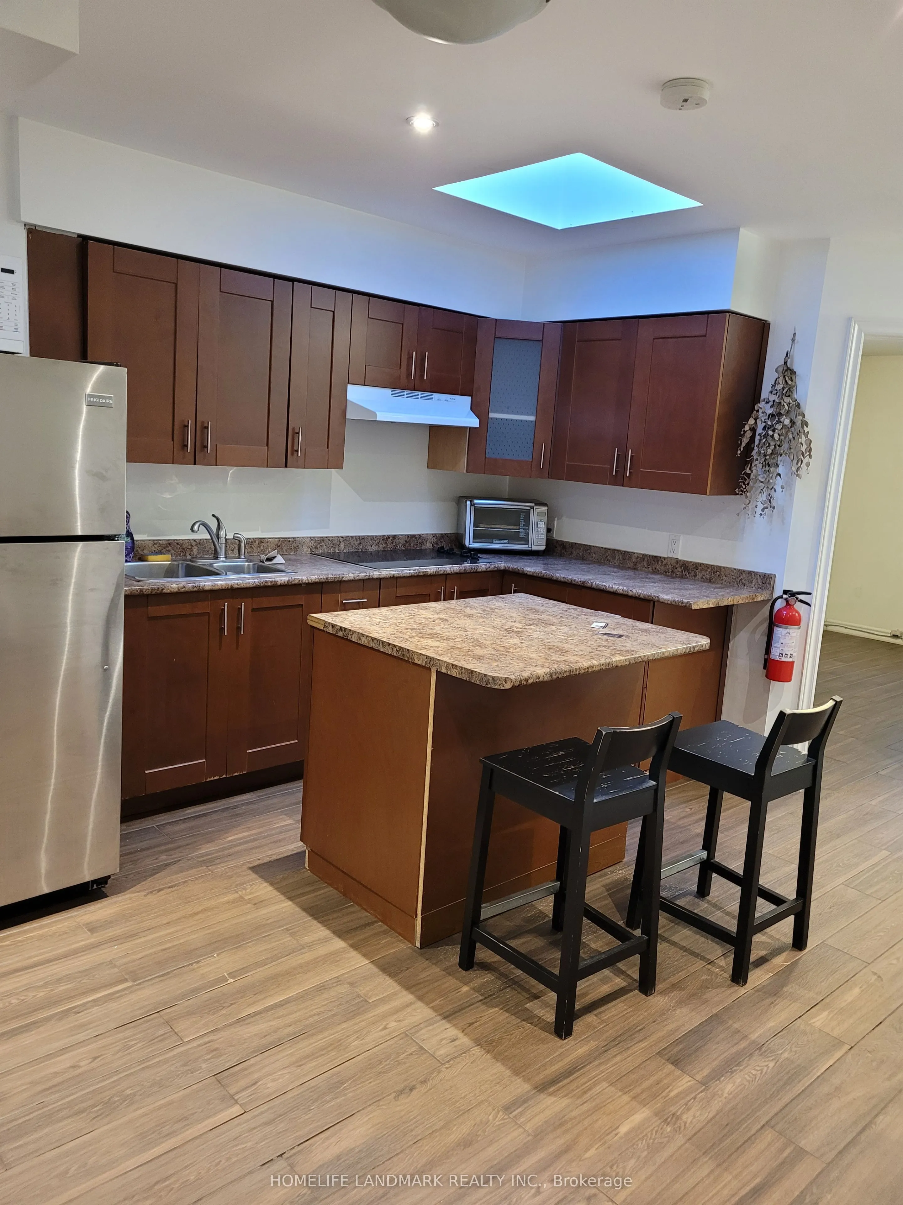 20 Roncesvalles Avenue, #2