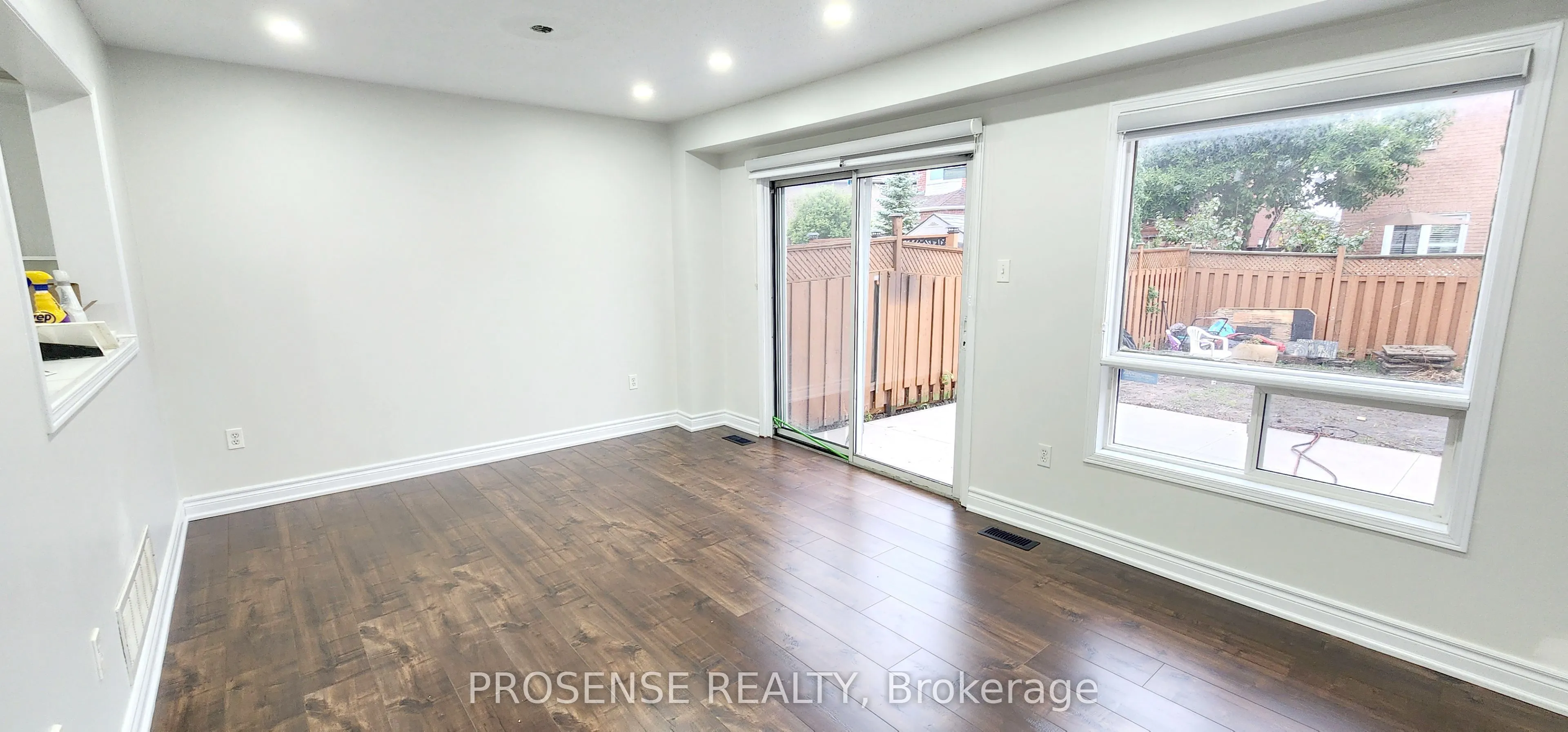 44 Carrie Crescent E