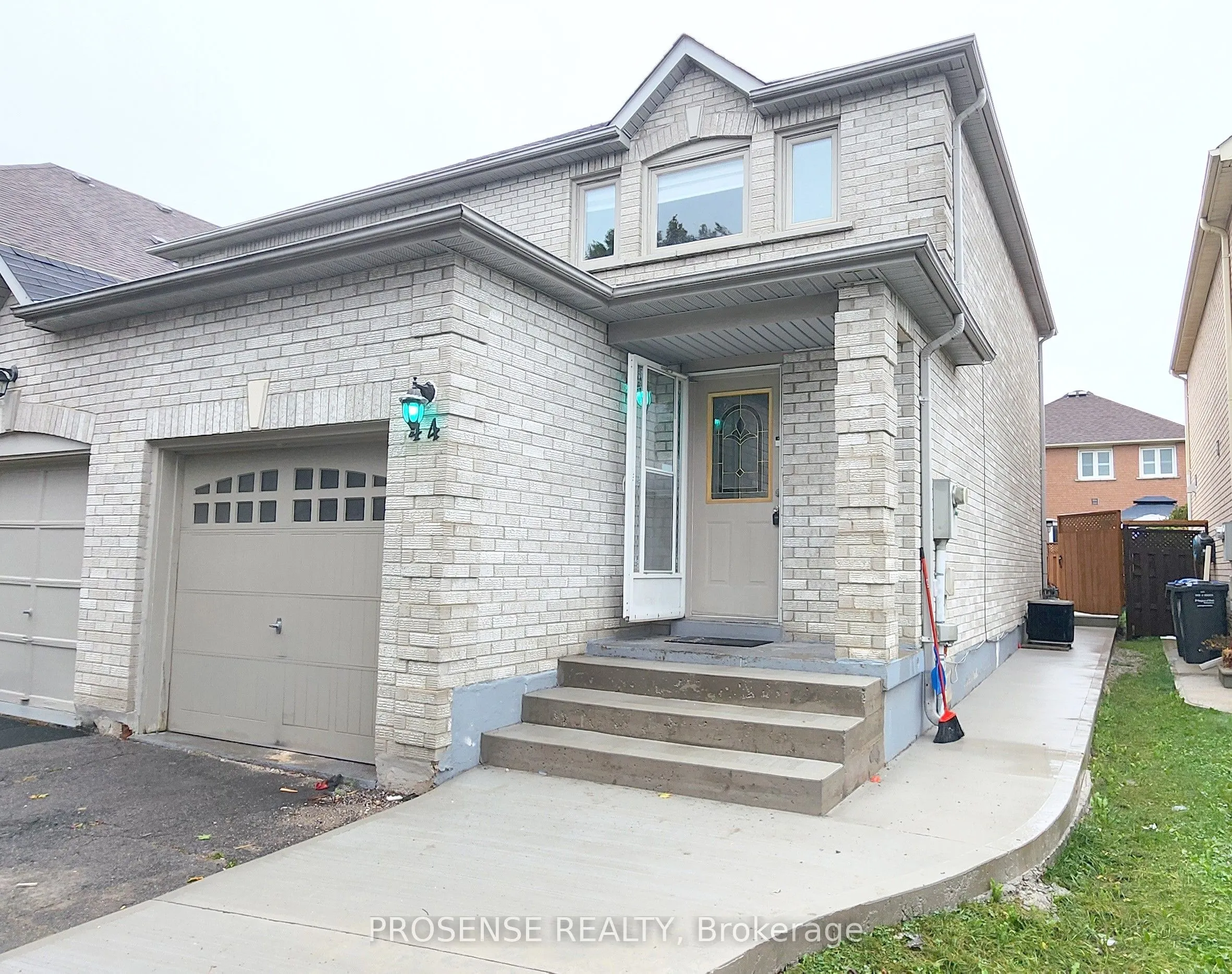 44 Carrie Crescent E
