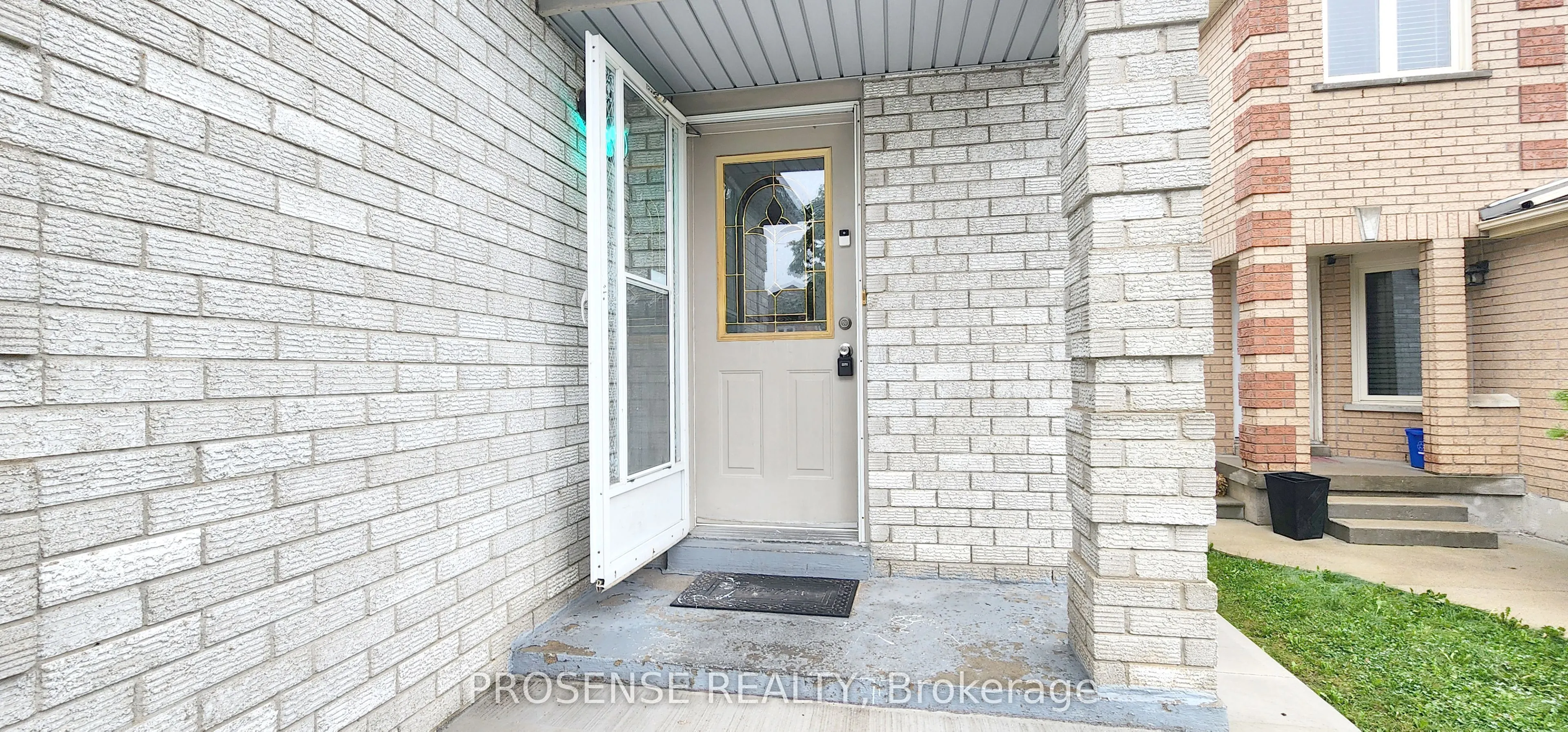 44 Carrie Crescent E