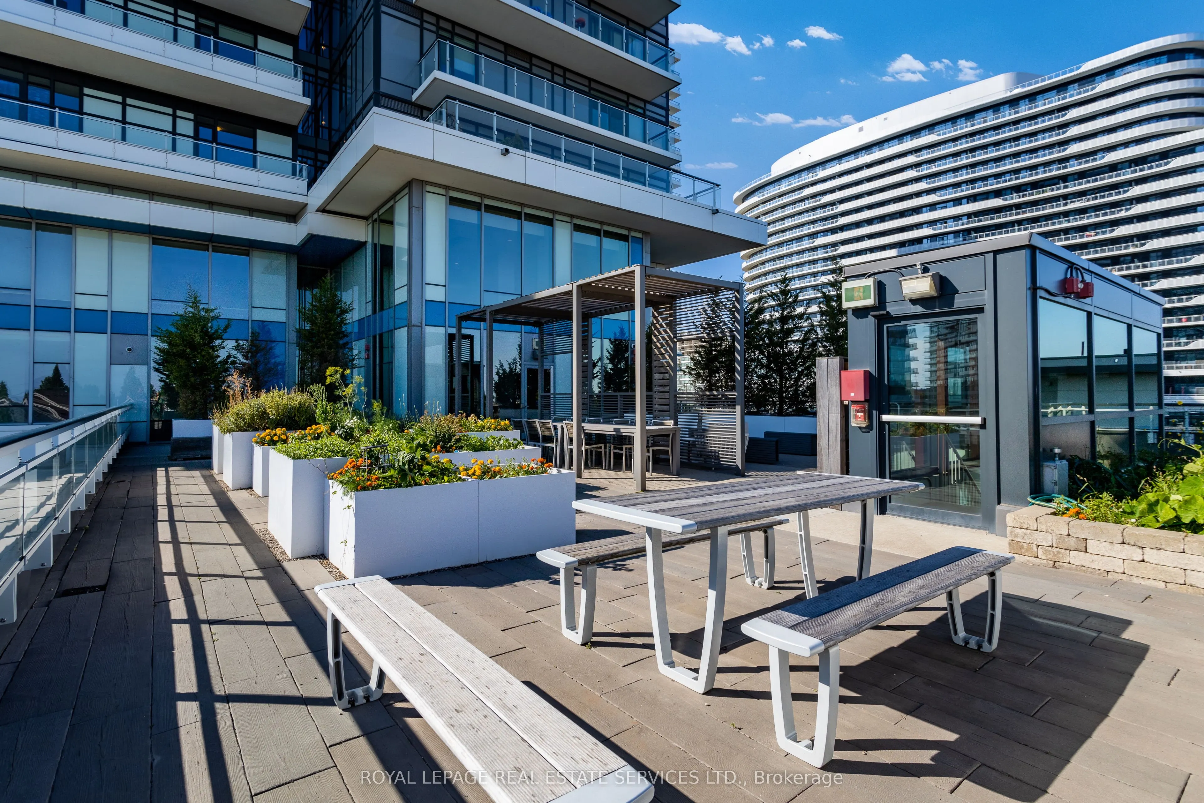 2560 Eglinton Avenue W, #1507